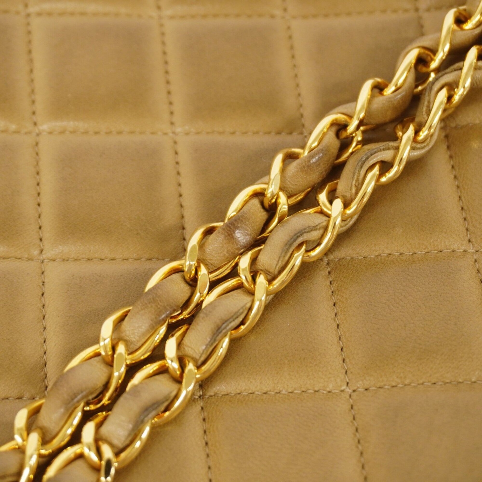 Chanel Beige Leather Shoulder Bag (Pre-Owned)