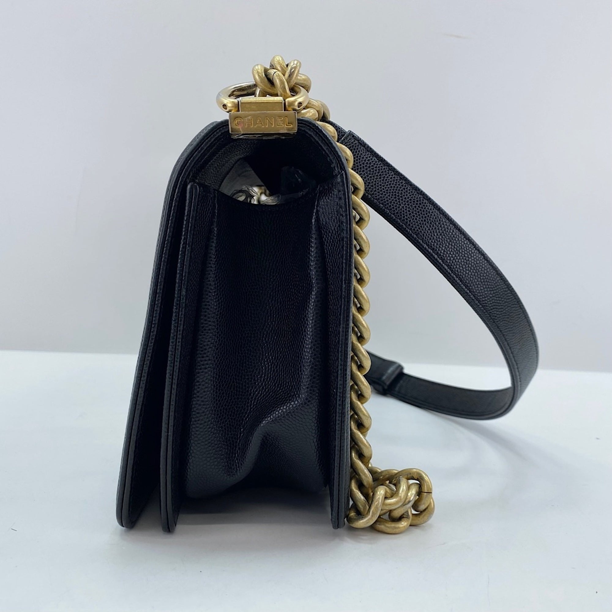Chanel Black Shoulder Bag (Pre-Owned)
