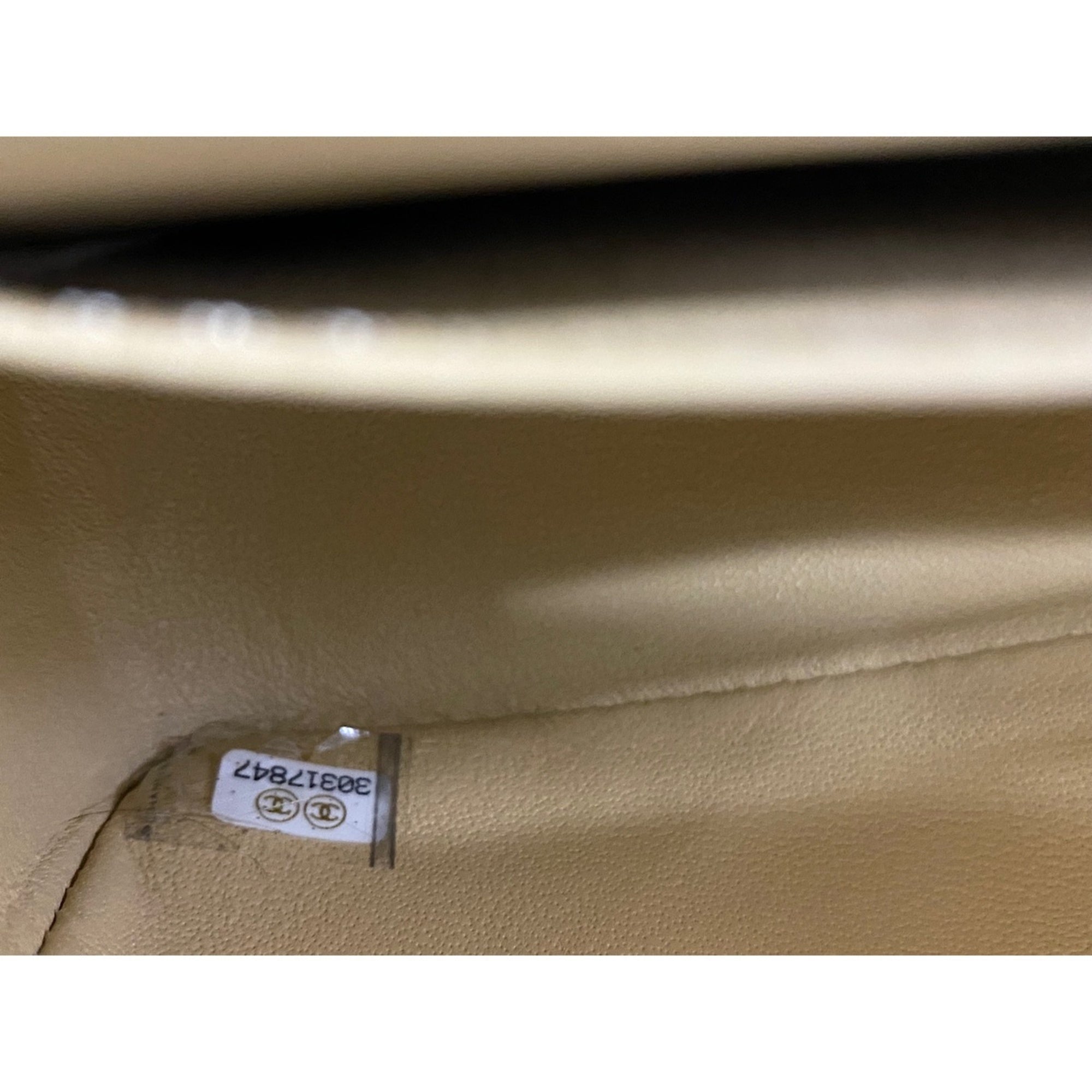 Chanel Beige Shoulder Bag (Pre-Owned)