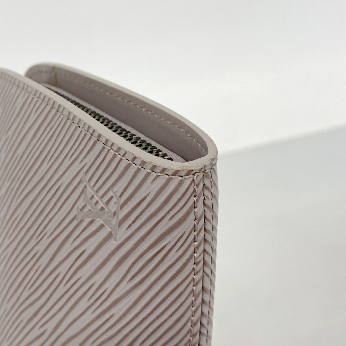 Louis Vuitton Lilac Coin Purse/Coin Case (Pre-Owned)