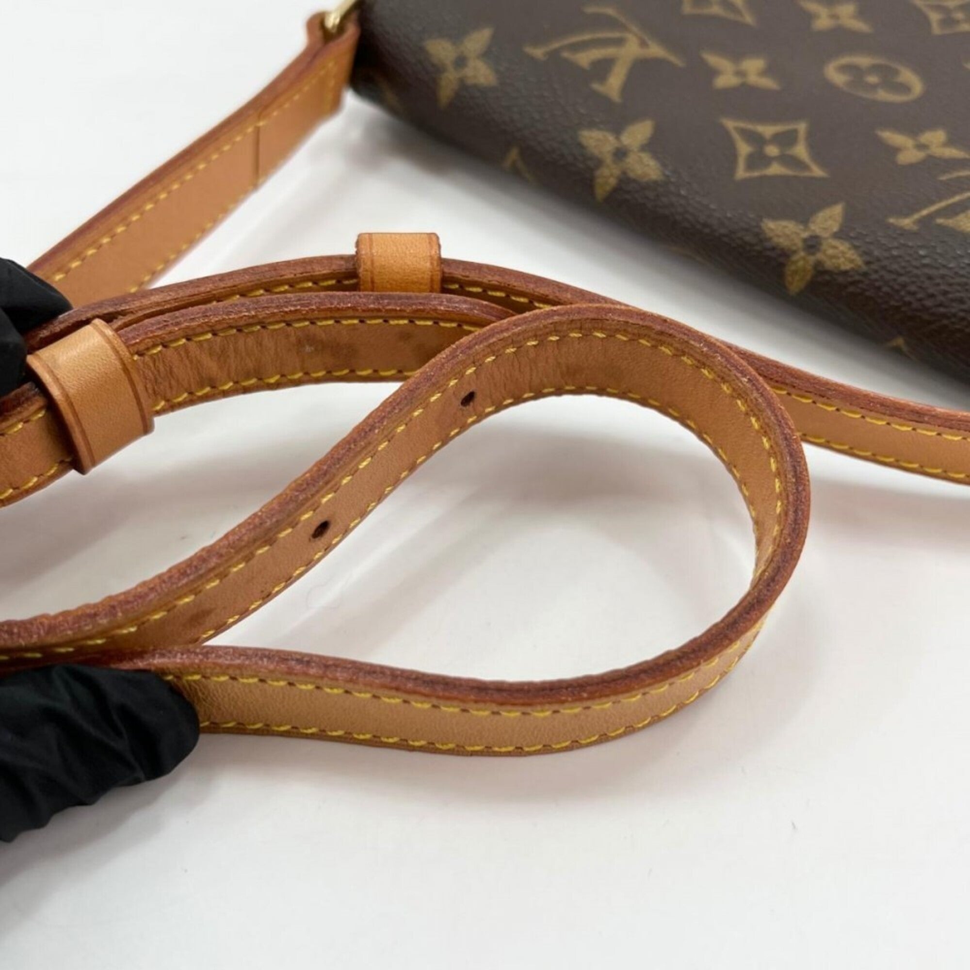 Louis Vuitton Brown Monogram Canvas Shoulder Bag (Pre-Owned)