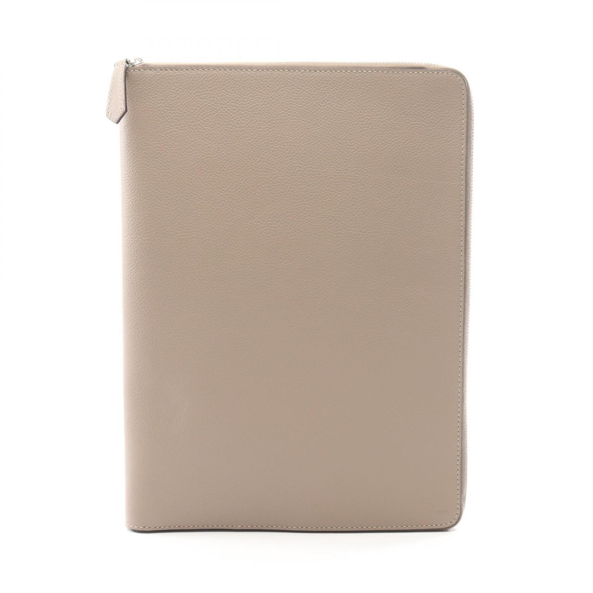 Fendi Beige Leather Clutch Bag (Pre-Owned)