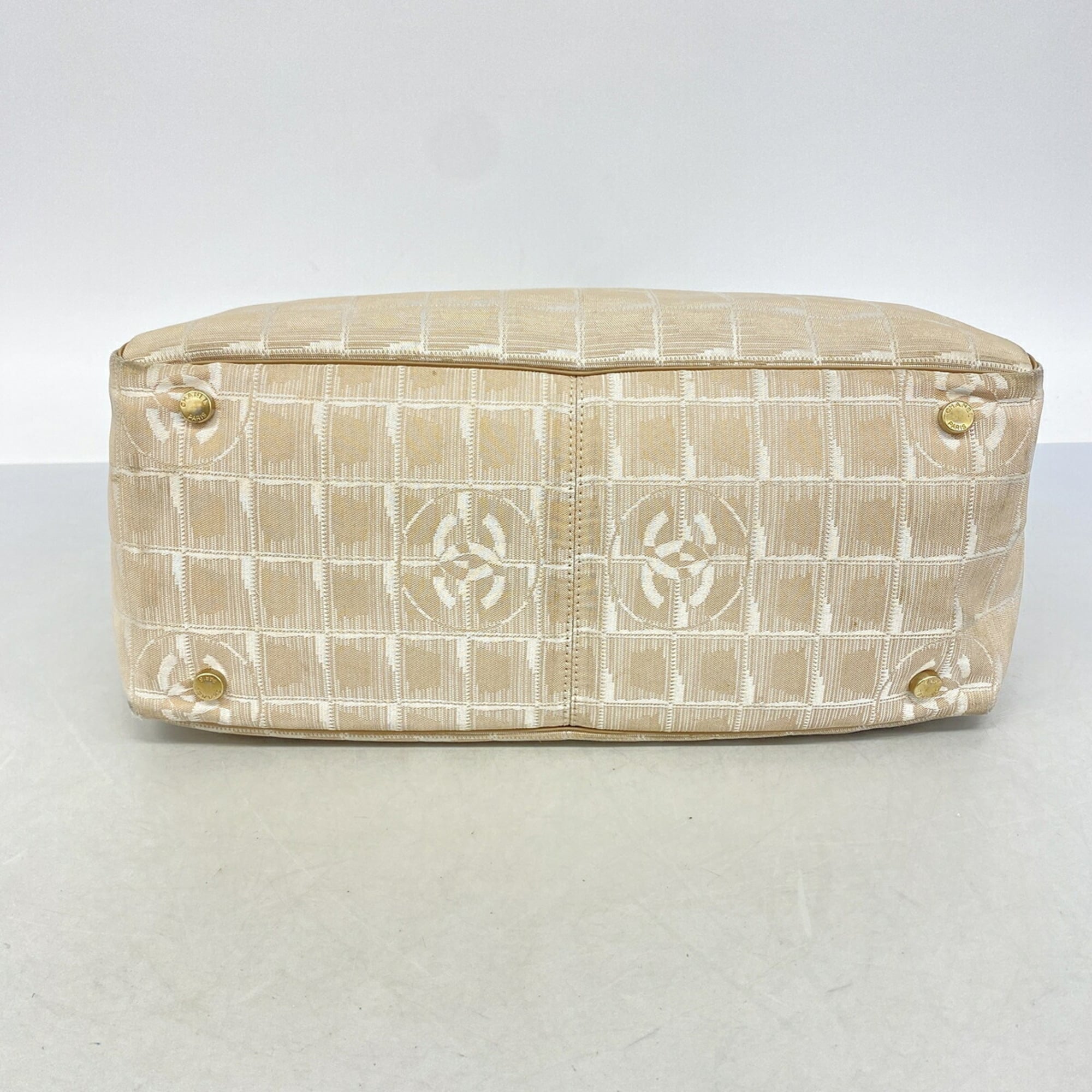 Chanel Beige Nylon Tote Bag (Pre-Owned)