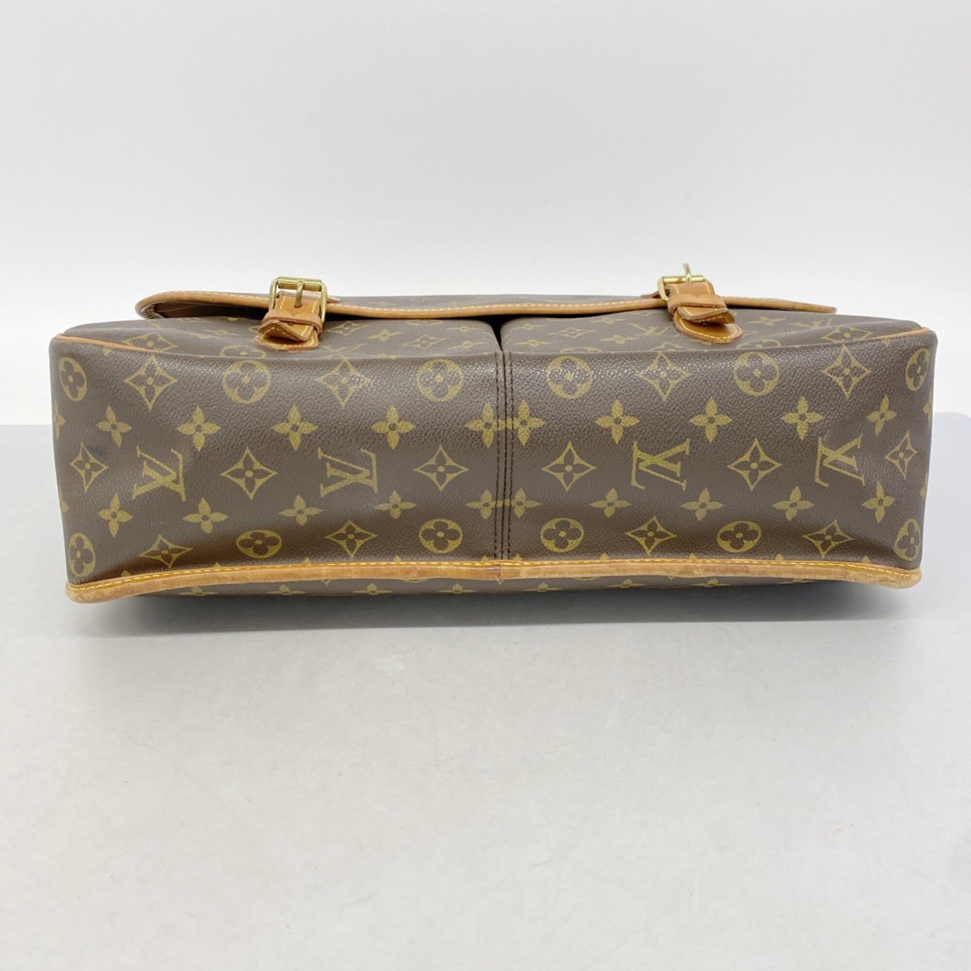 Louis Vuitton Brown Shoulder Bag (Pre-Owned)