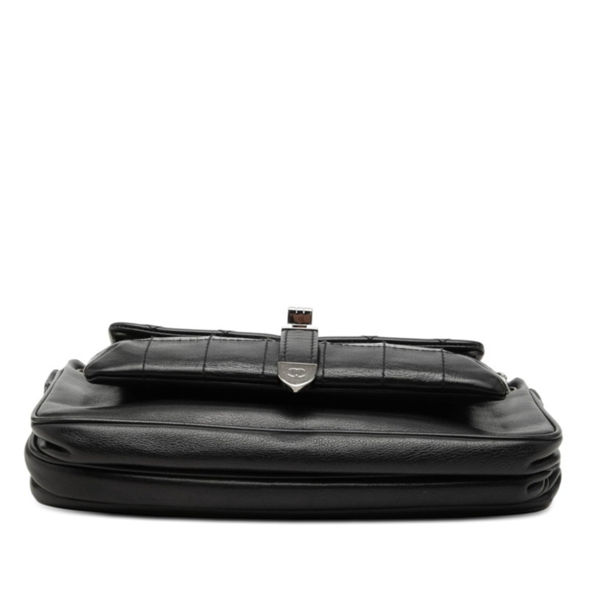 Chanel Black Leather Shoulder Bag (Pre-Owned)