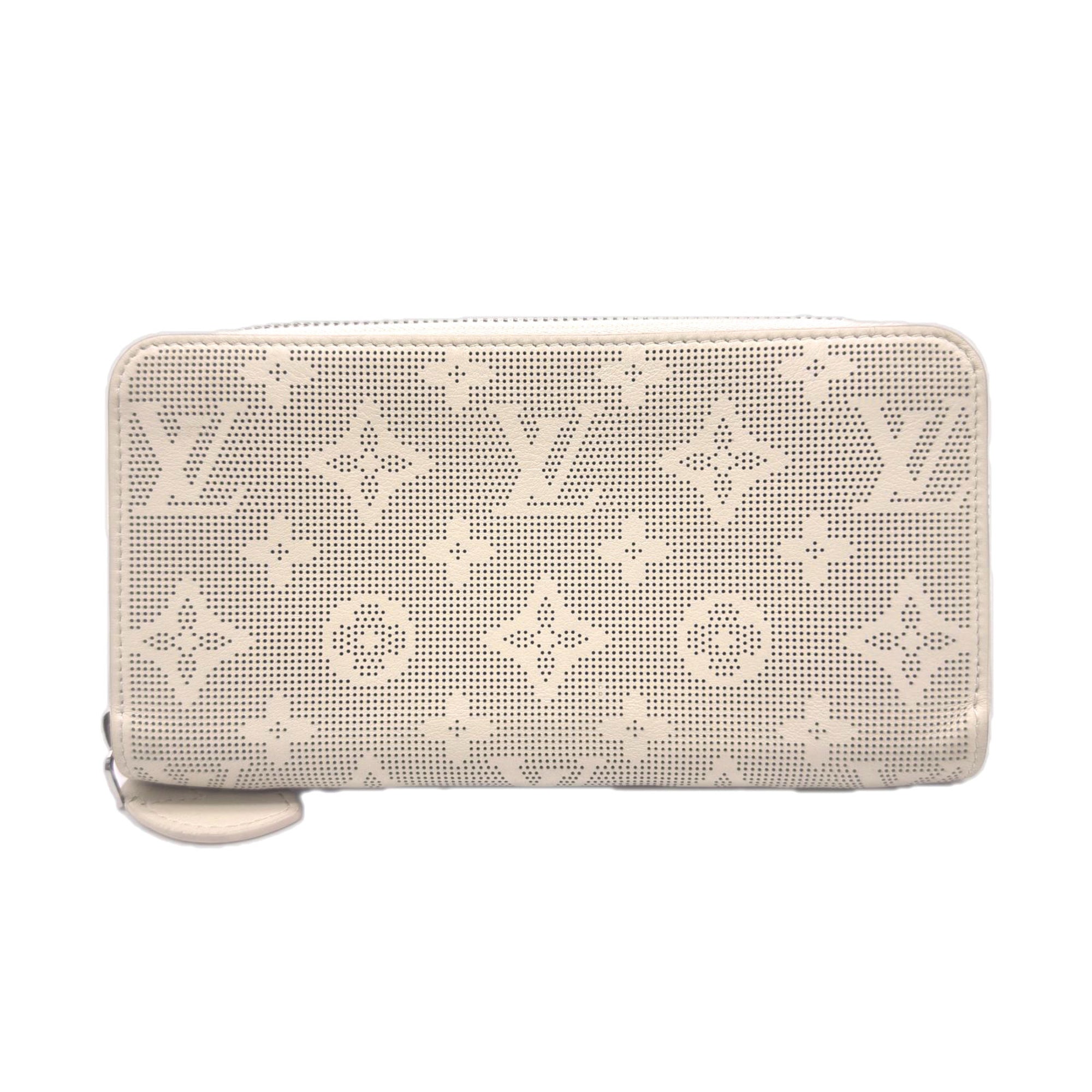 Louis Vuitton Beige Green Mahina Leather Long Wallet (Bi-Fold) (Pre-Owned)