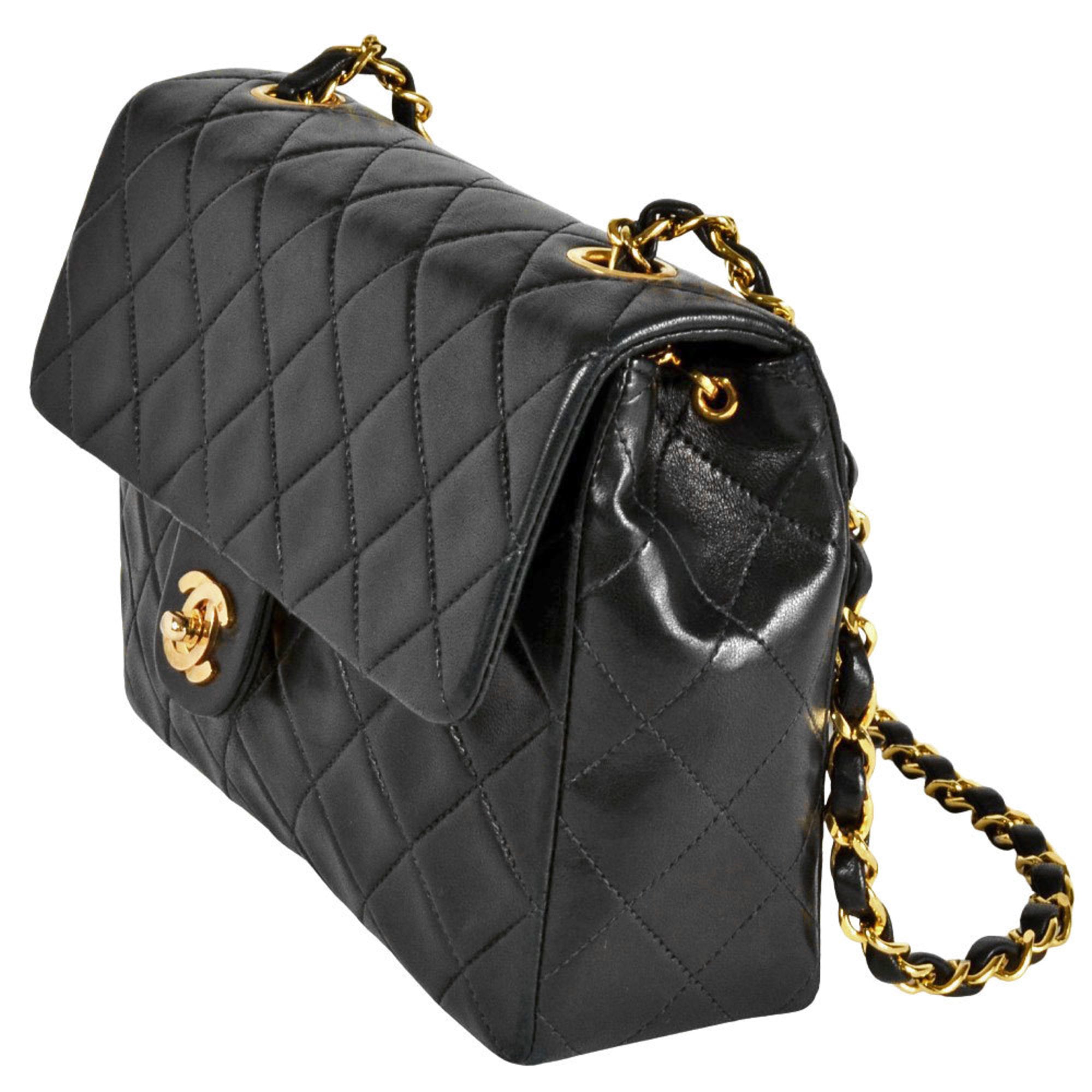 Chanel Black Leather Shoulder Bag (Pre-Owned)
