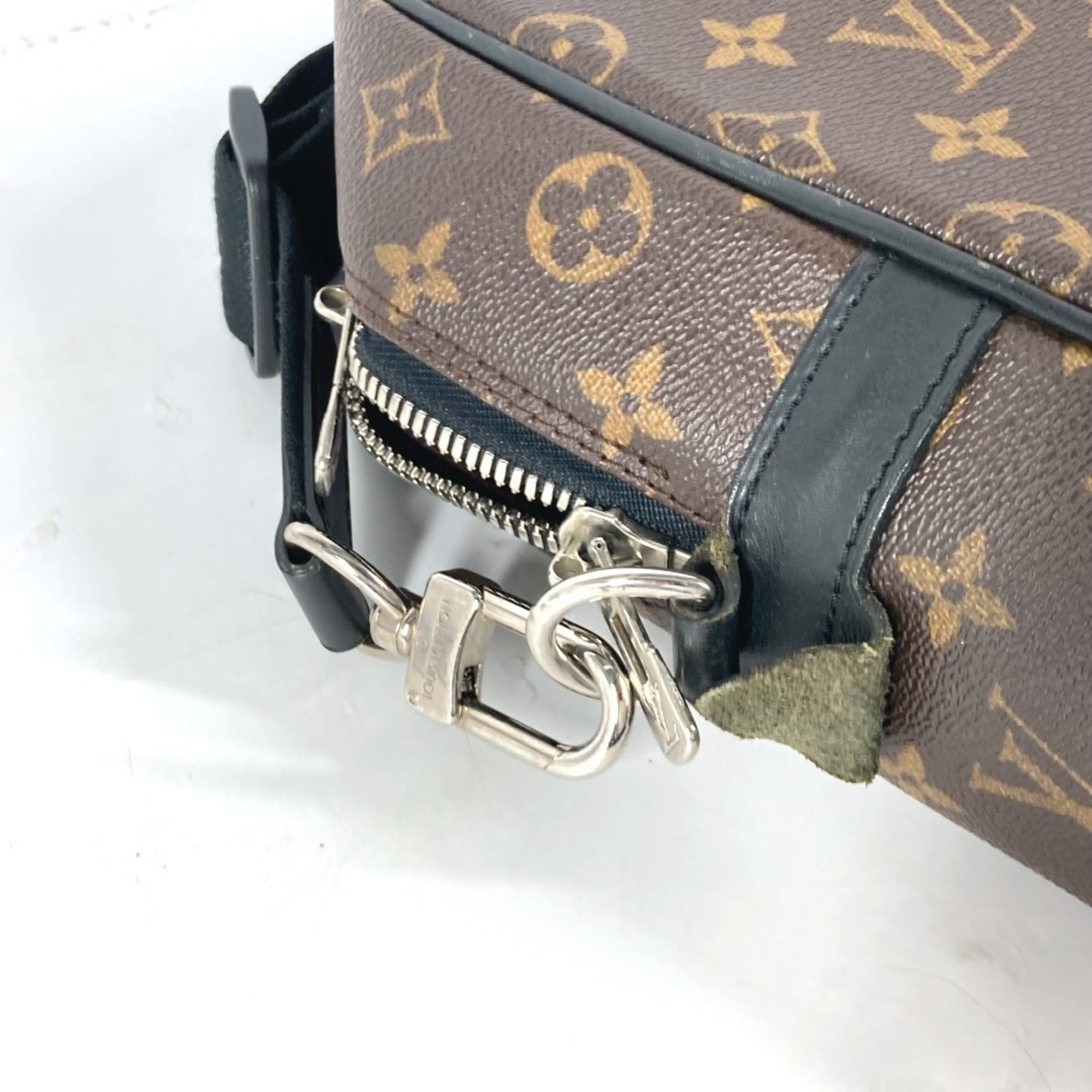Louis Vuitton Black Brown Canvas Shoulder Bag (Pre-Owned)