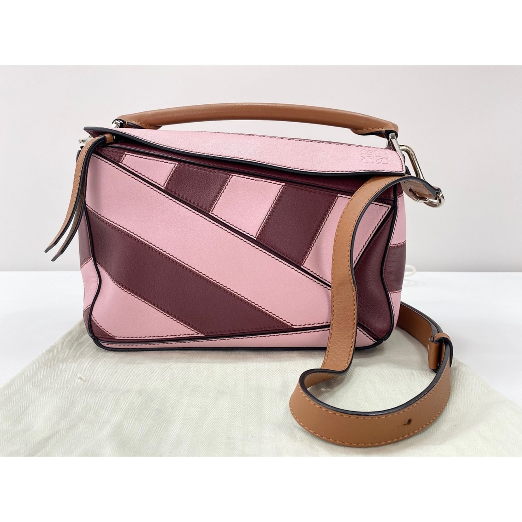 Loewe Pink Handbag (Pre-Owned)