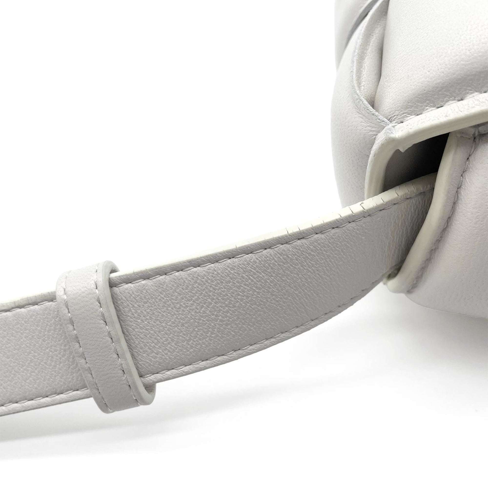 Bottega Veneta Gold White Leather Shoulder Bag (Pre-Owned)