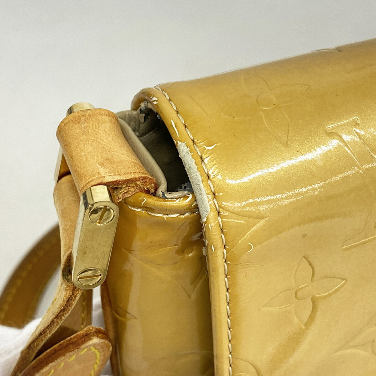 Louis Vuitton Beige Shoulder Bag (Pre-Owned)