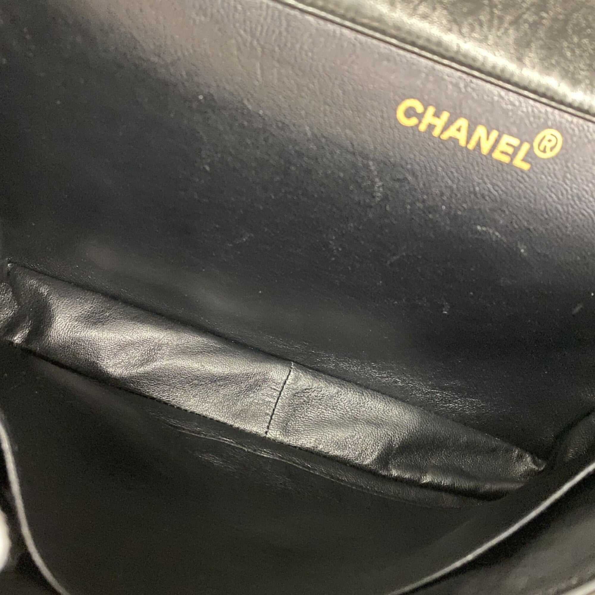 Chanel Black Leather Shoulder Bag (Pre-Owned)