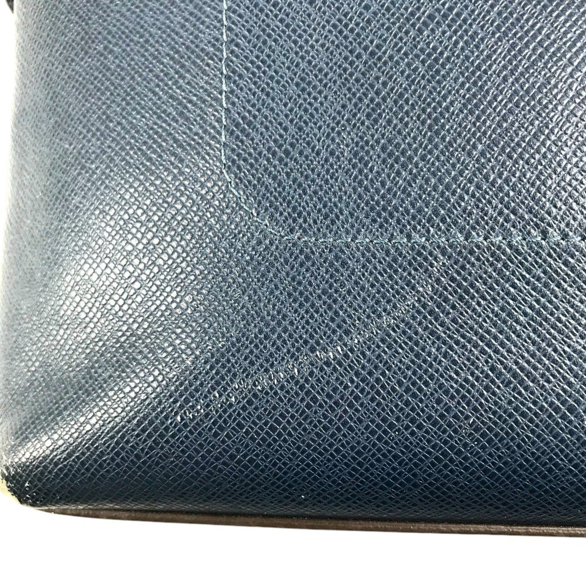 Louis Vuitton Navy Taiga Leather Handbag Messenger Bag Shoulder Bag (Pre-Owned)