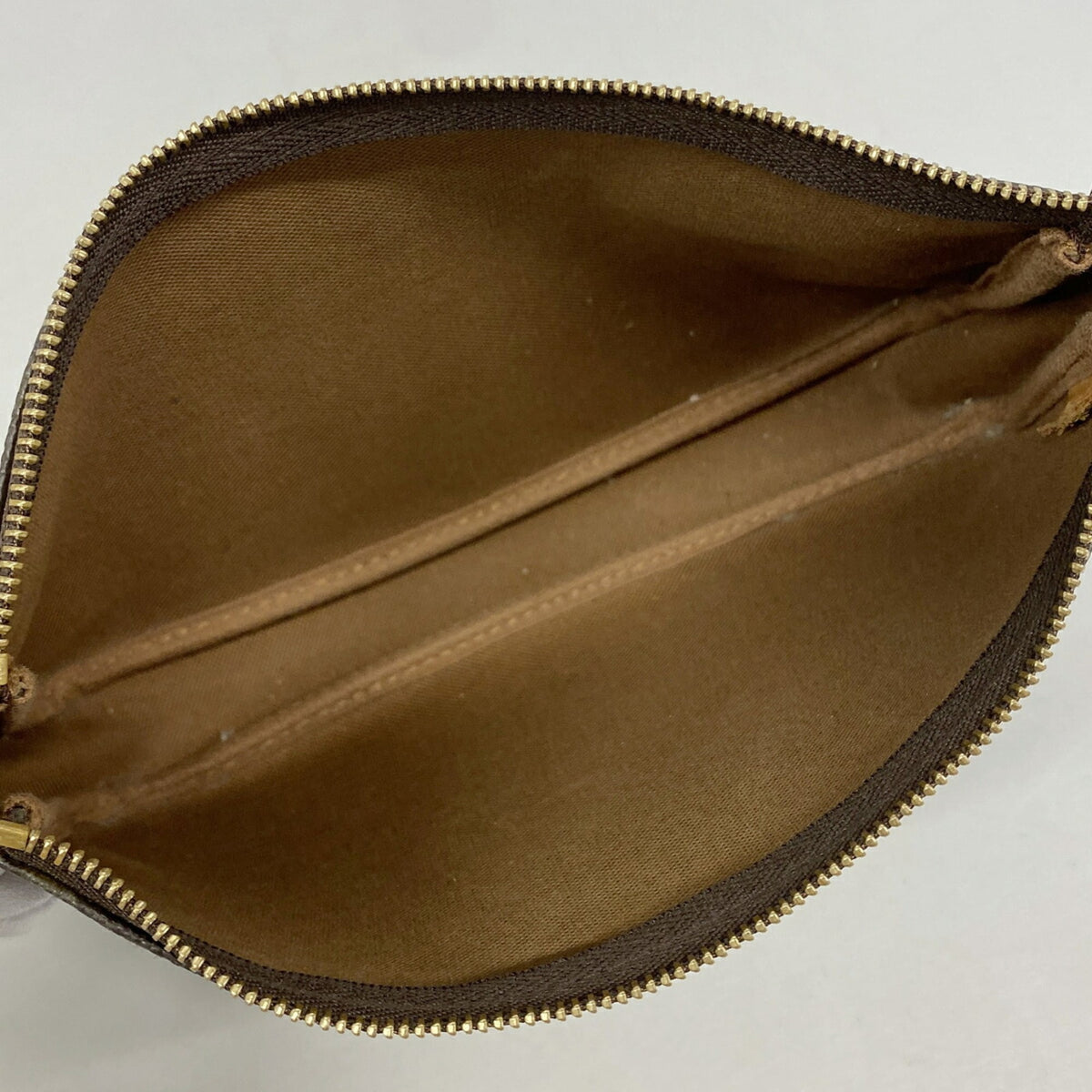 Louis Vuitton Brown Pouch (Pre-Owned)