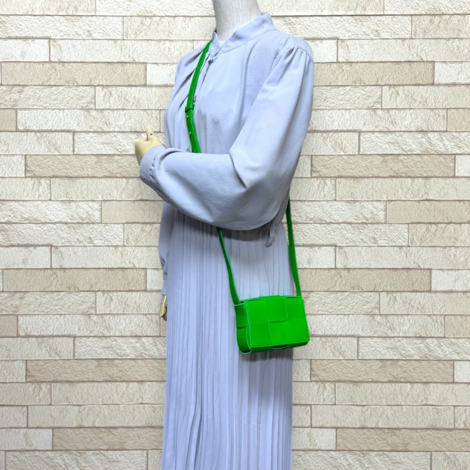 Bottega Veneta Green Leather Shoulder Bag (Pre-Owned)