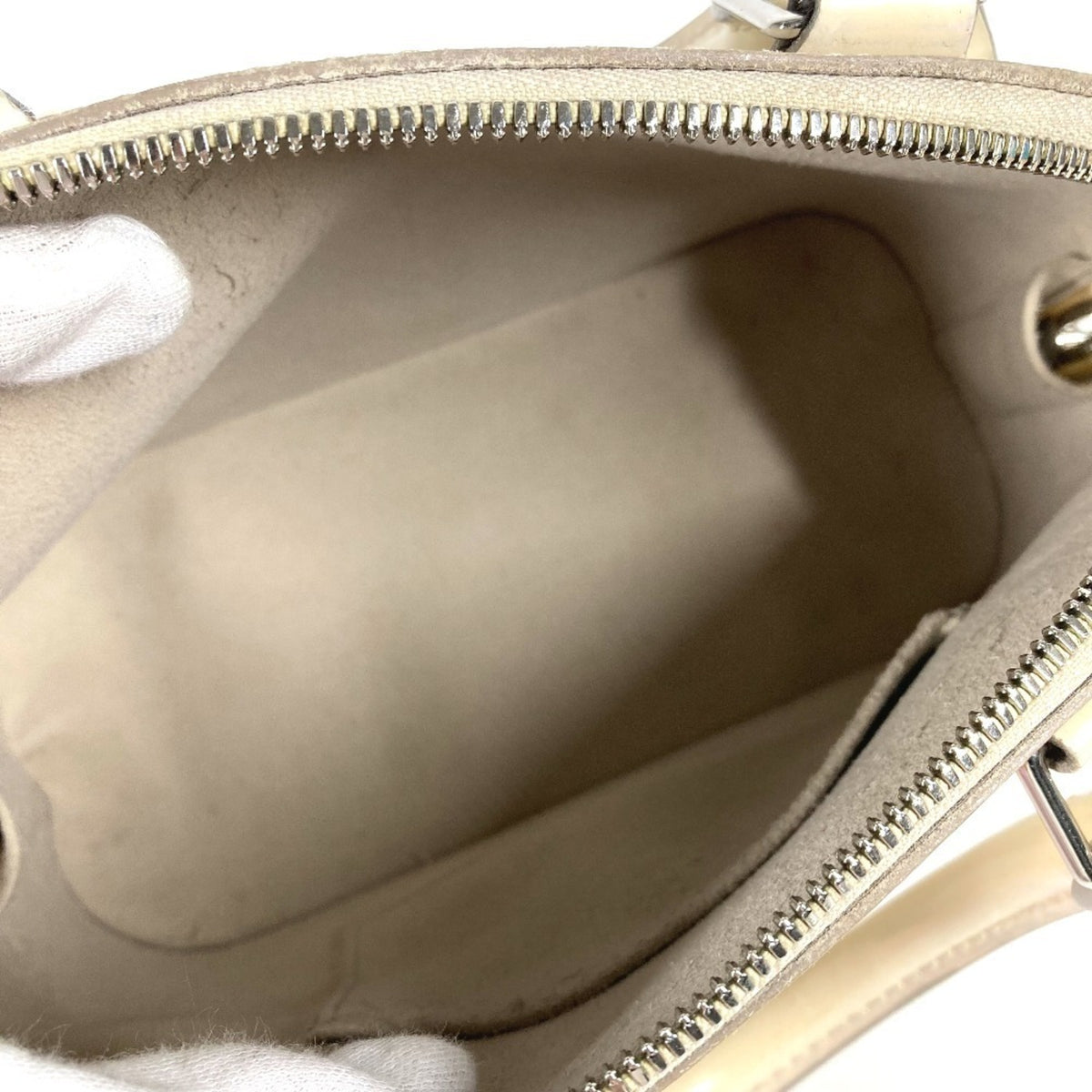 Louis Vuitton Lv Off White White Epi Leather Handbag Shoulder Bag (Pre-Owned)