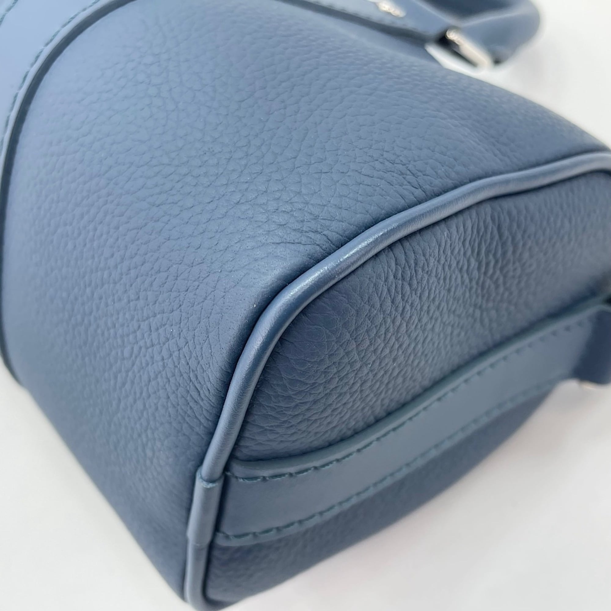Louis Vuitton Navy Handbag (Pre-Owned)