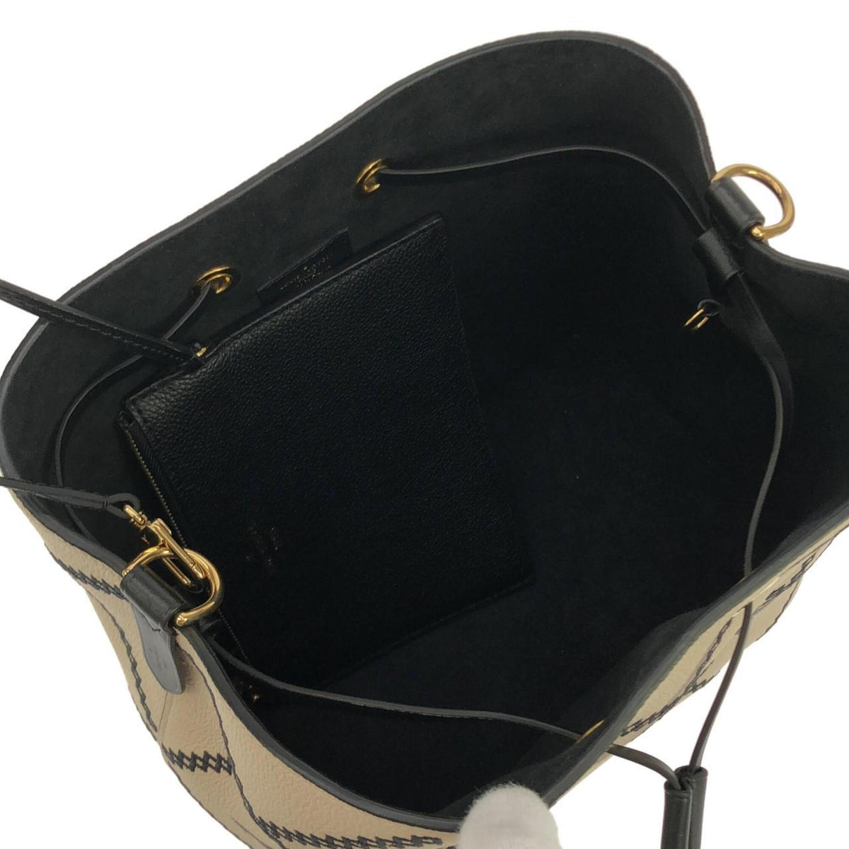 Louis Vuitton Cream Leather Pouch Shoulder Bag (Pre-Owned)