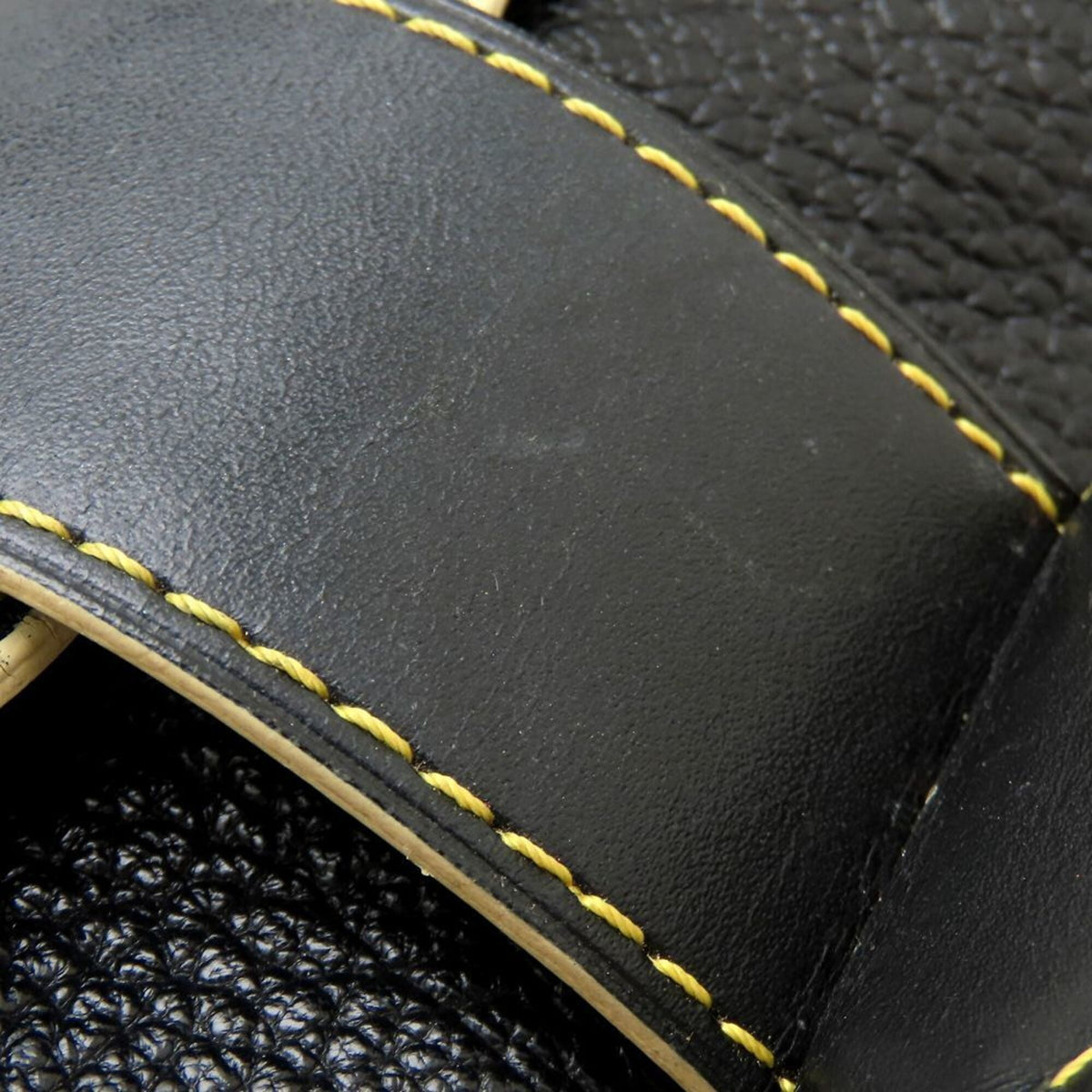 Louis Vuitton Noir Leather Shoulder Bag (Pre-Owned)
