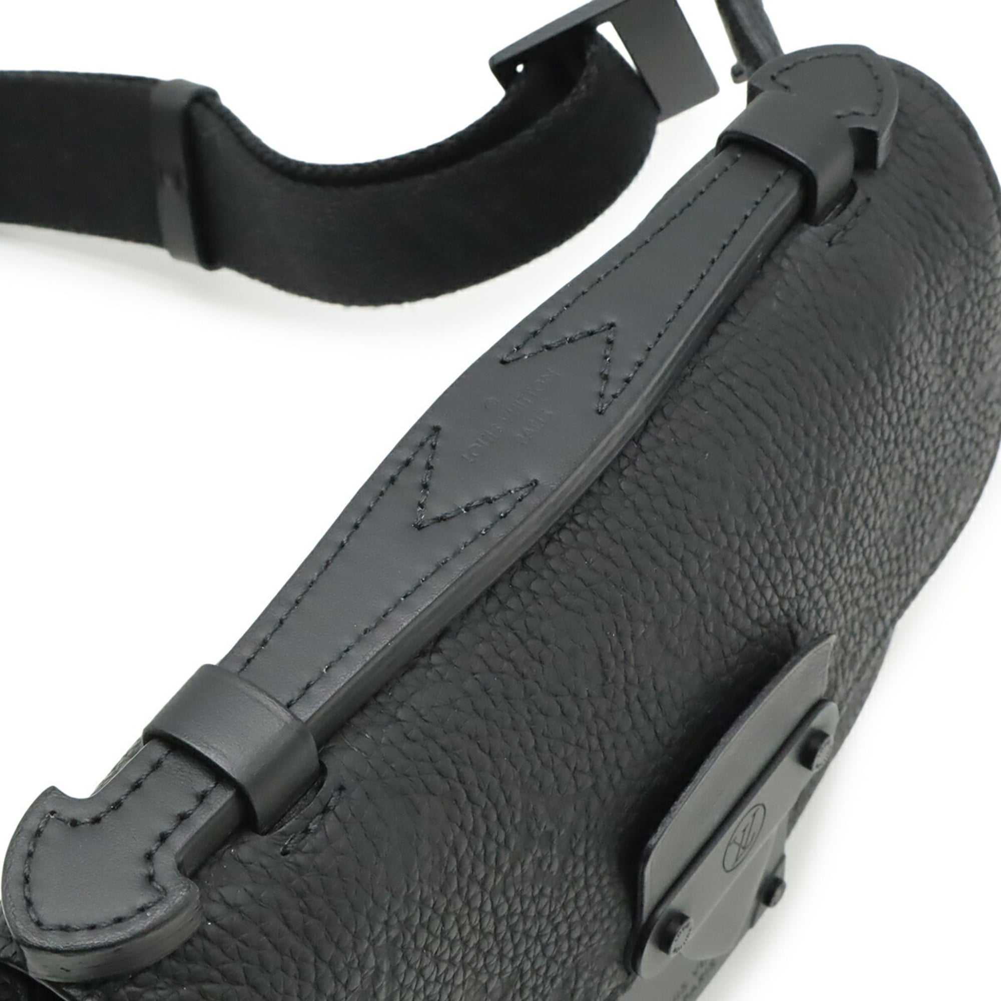 Louis Vuitton Black Noir Monogram Leather Shoulder Bag Sling Bag (Pre-Owned)