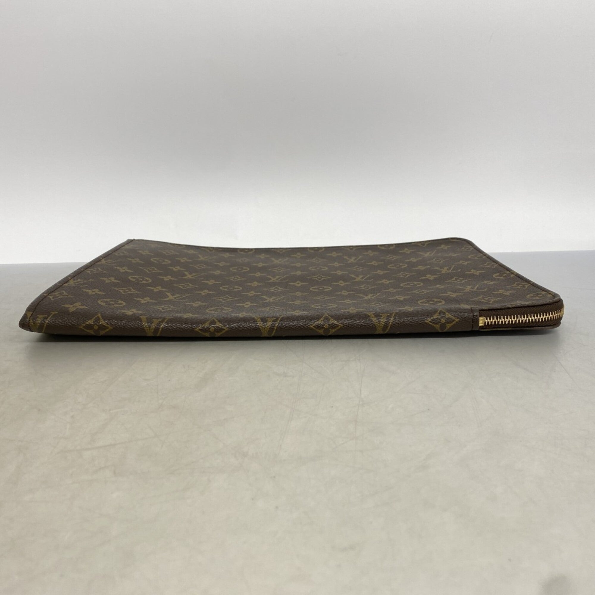 Louis Vuitton Brown Clutch Bag (Pre-Owned)