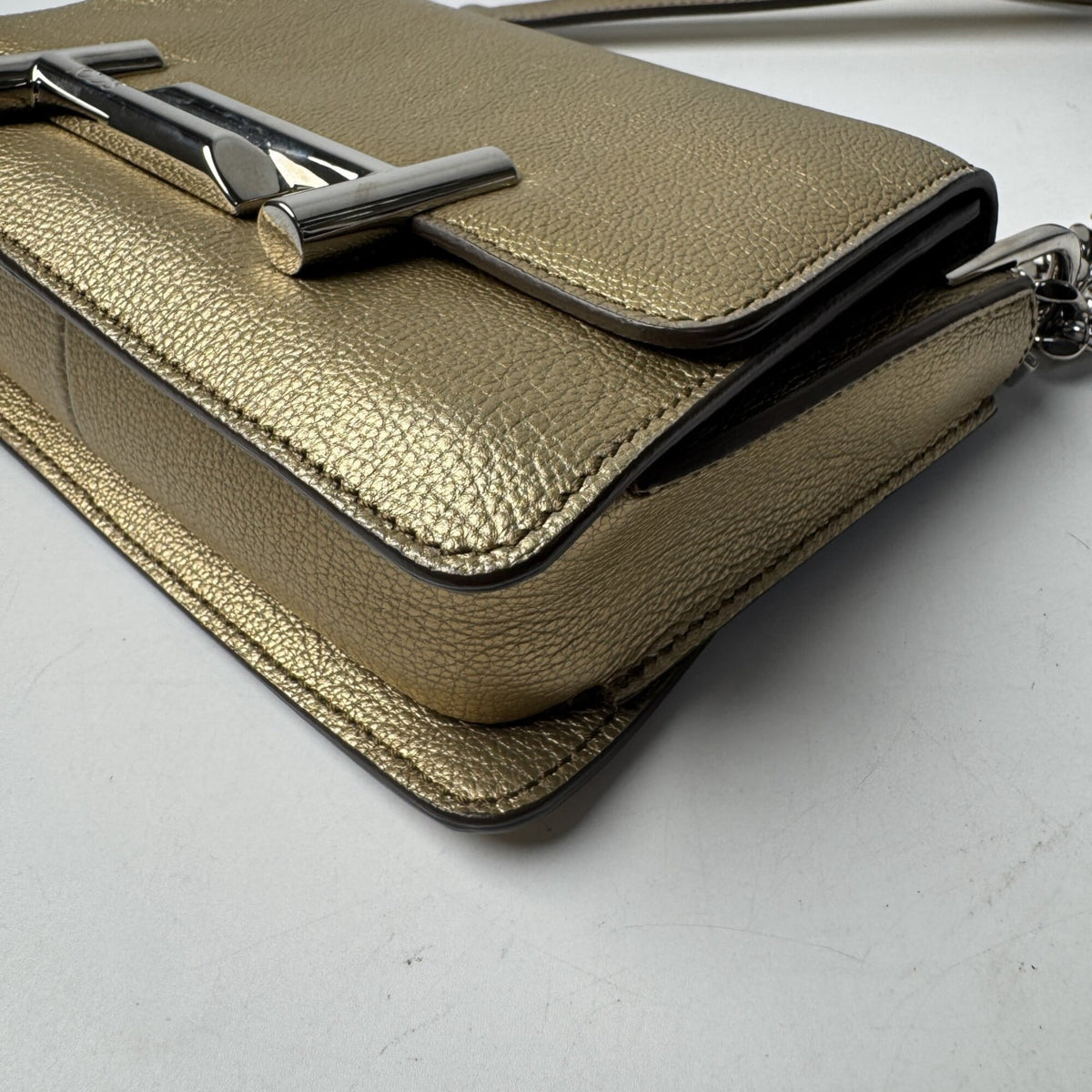 Tod's Gold Leather Shoulder Bag (Pre-Owned)