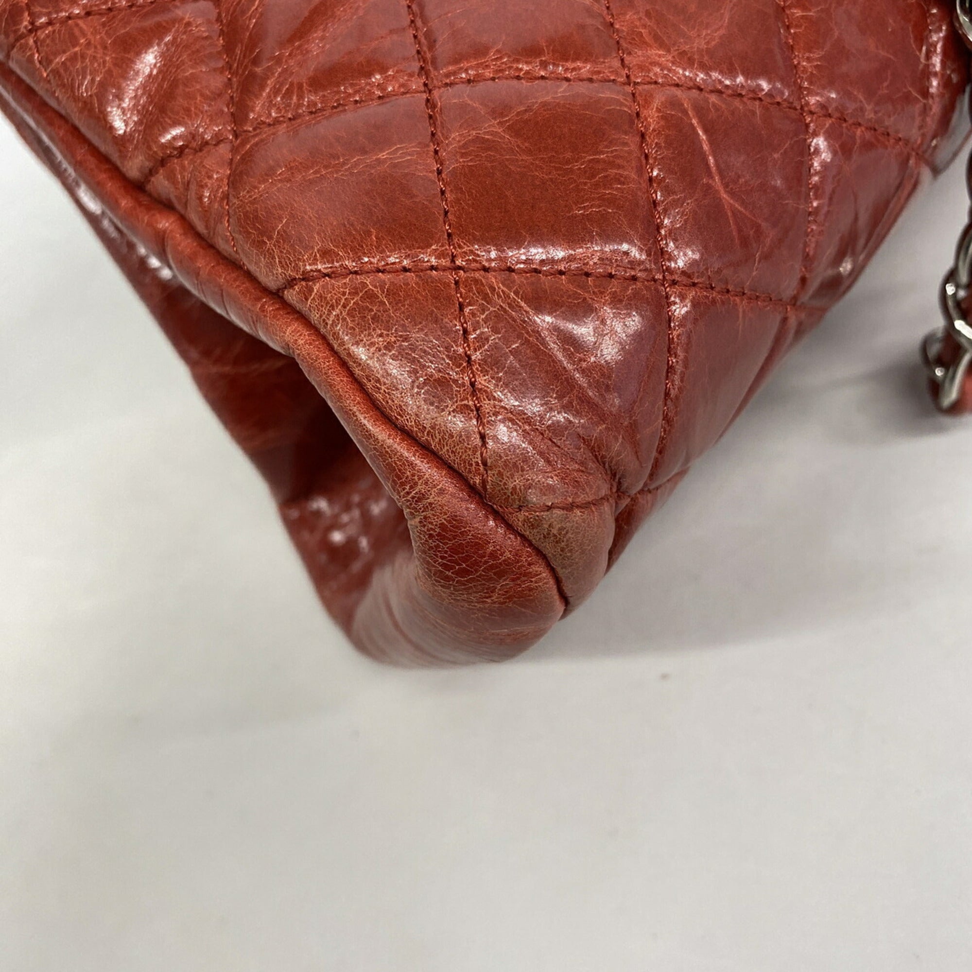 Chanel Red Color Leather Shoulder Bag (Pre-Owned)
