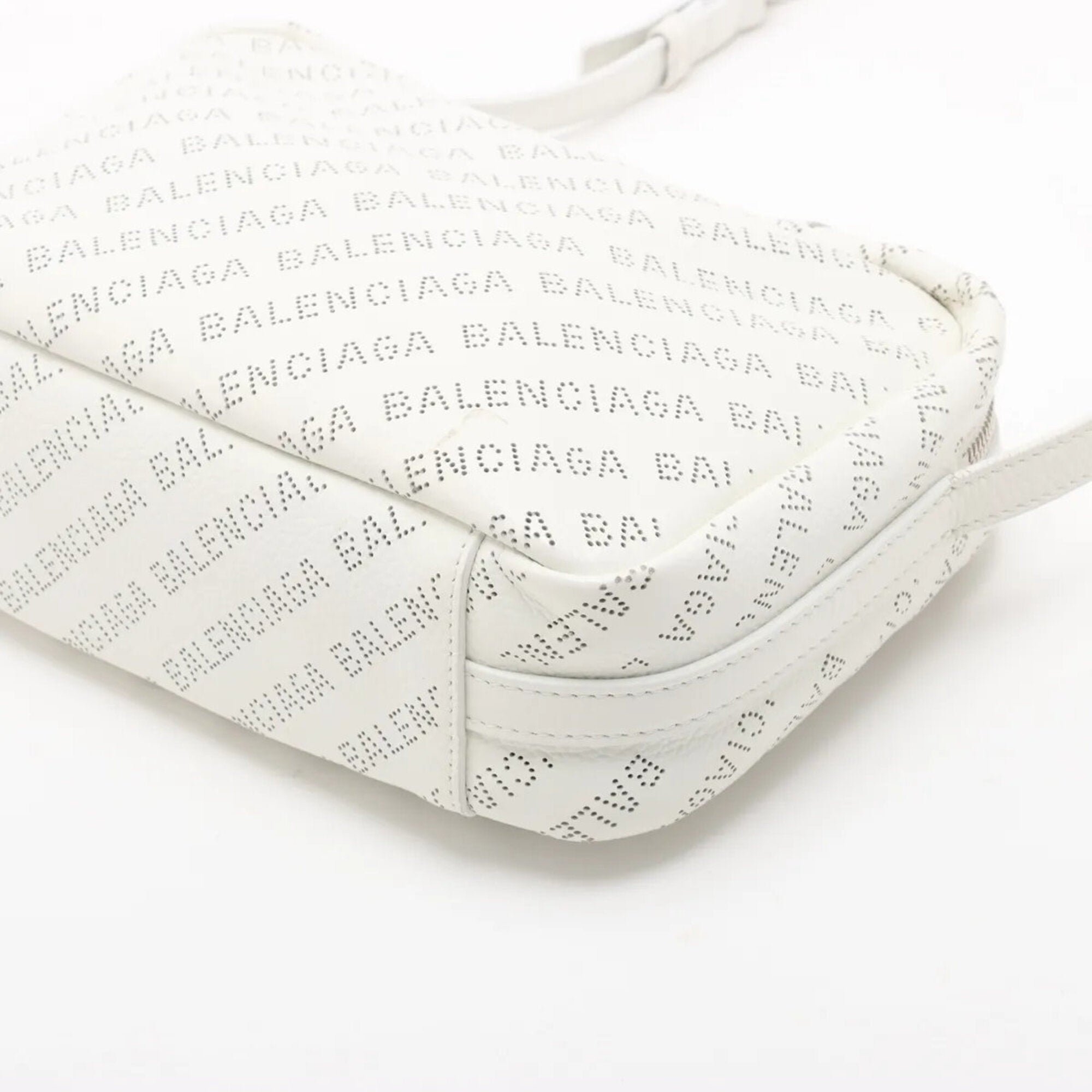 Balenciaga White Leather Shoulder Bag (Pre-Owned)