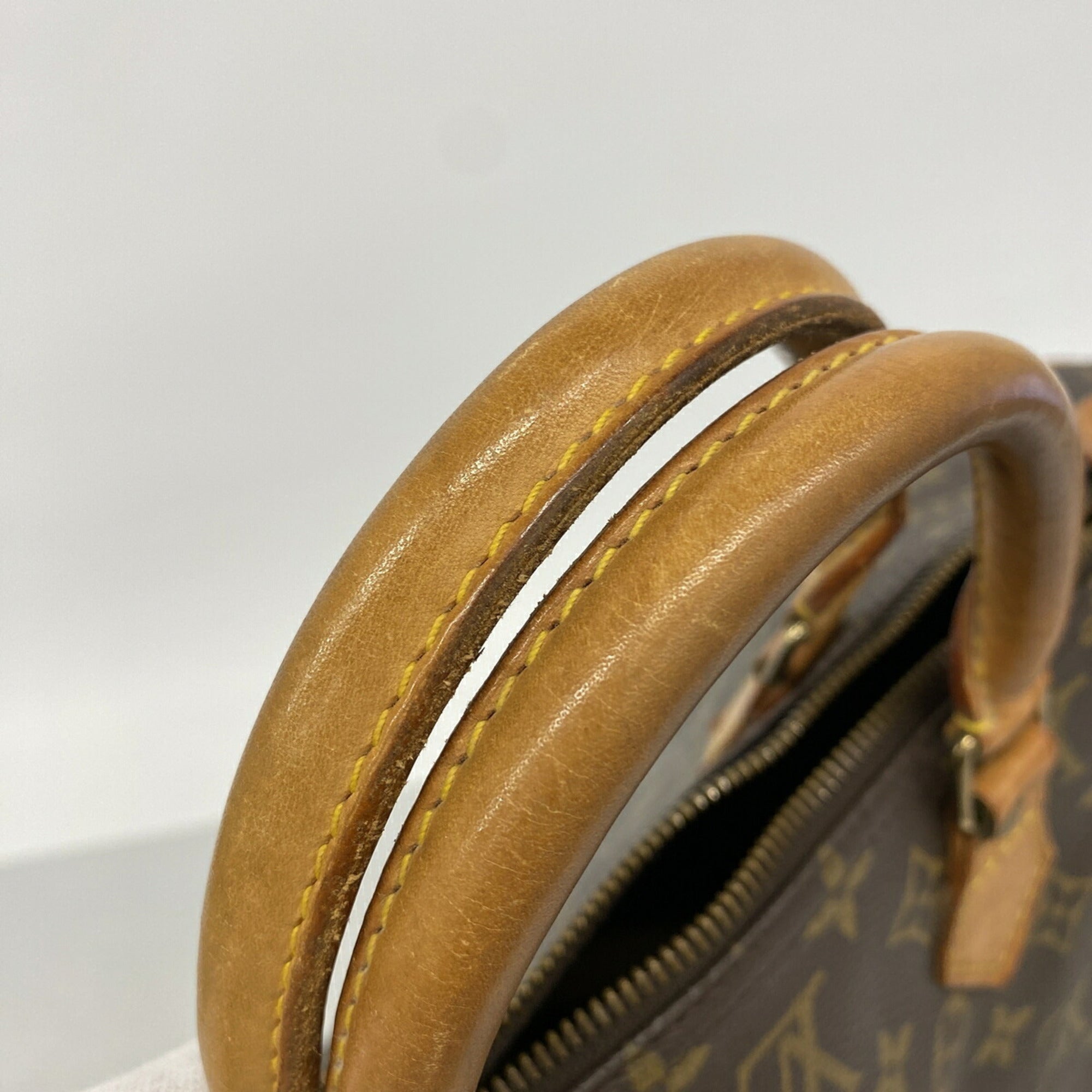 Louis Vuitton Brown Handbag (Pre-Owned)