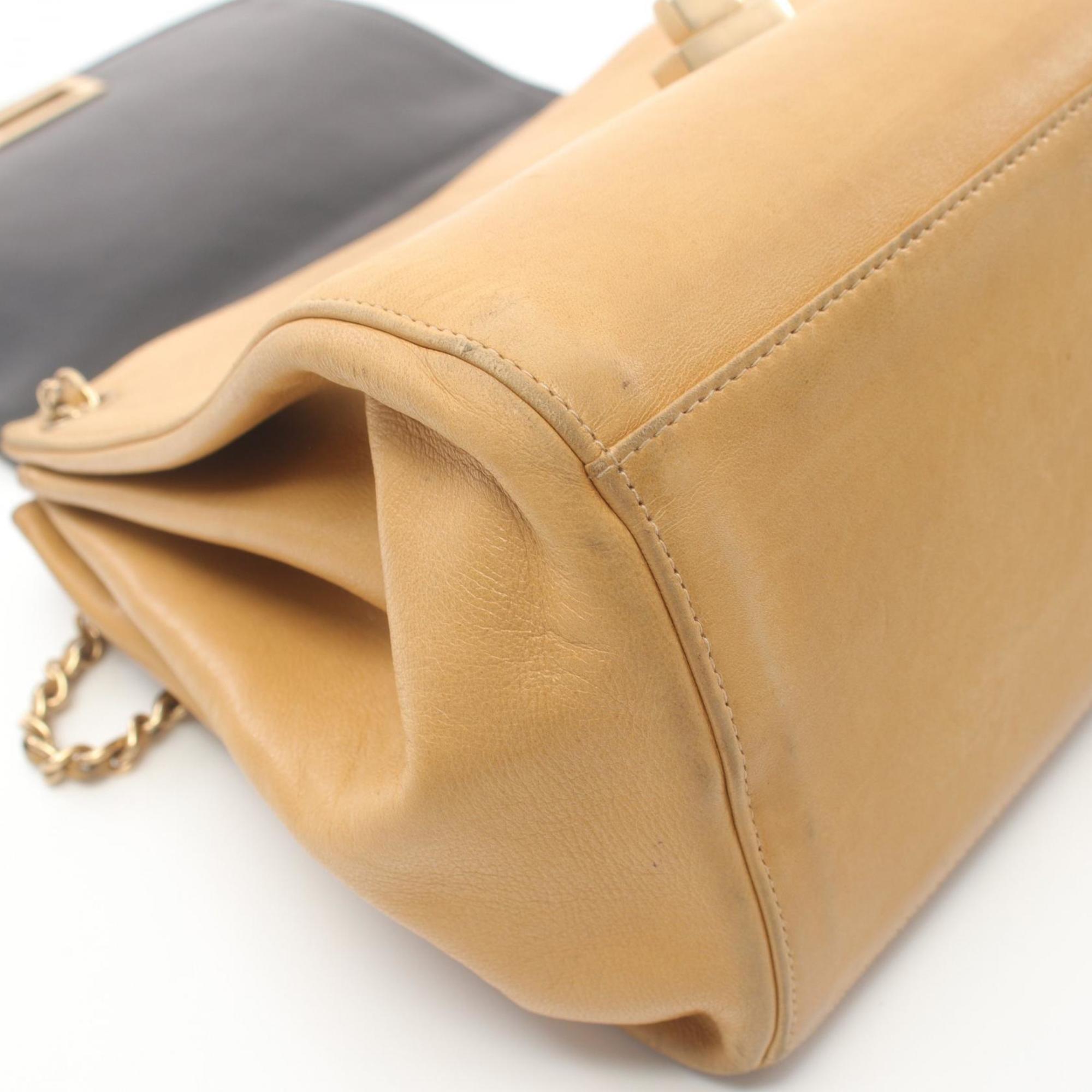 Chanel Beige Leather Shoulder Bag (Pre-Owned)