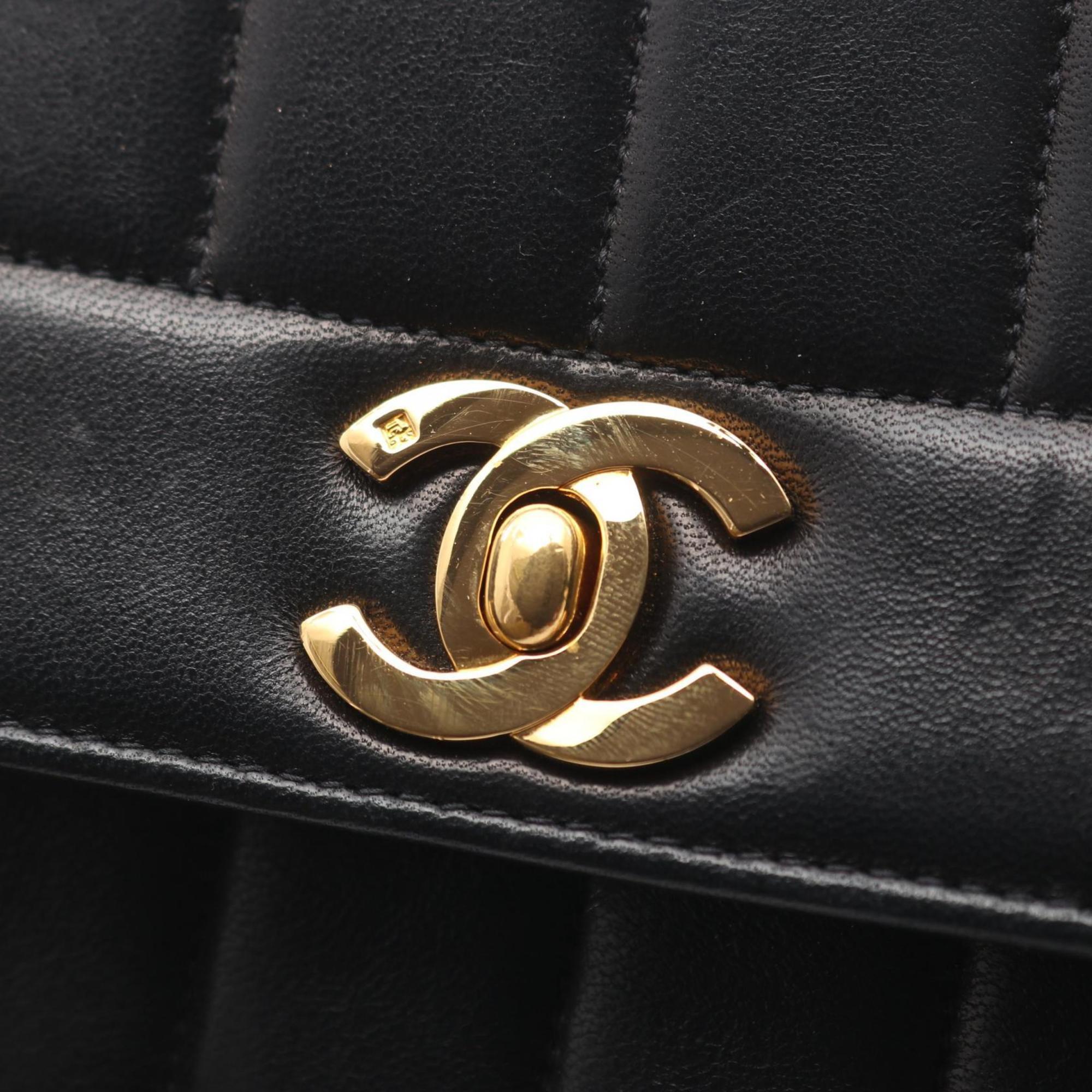 Chanel Black Leather Shoulder Bag (Pre-Owned)