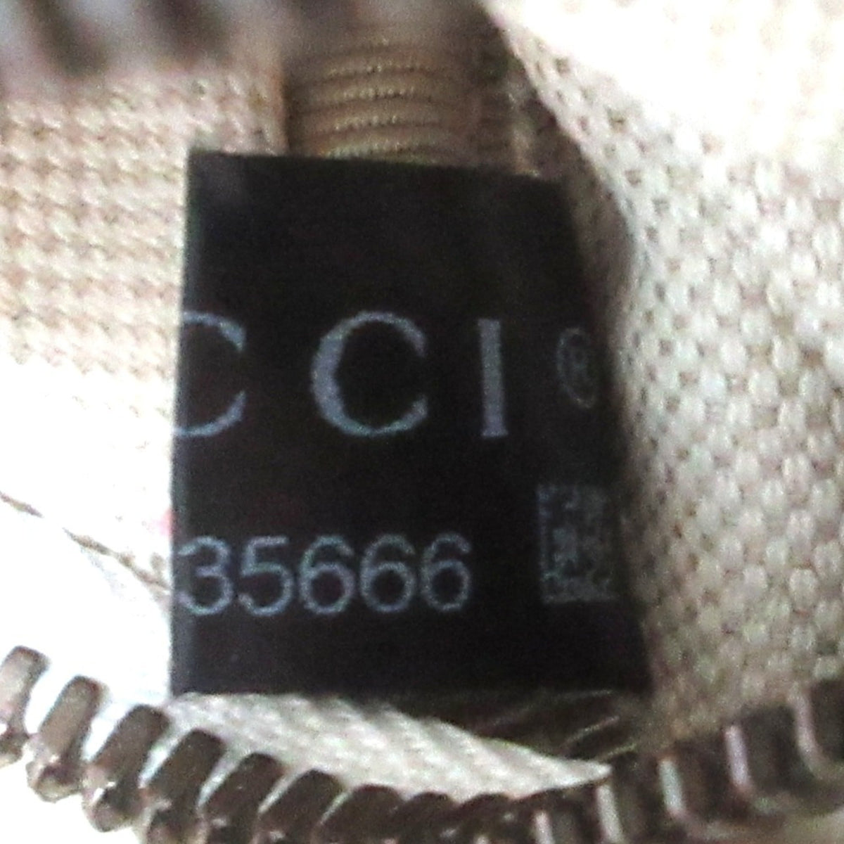 Gucci Off-White Leather Sling Bag (Pre-Owned)