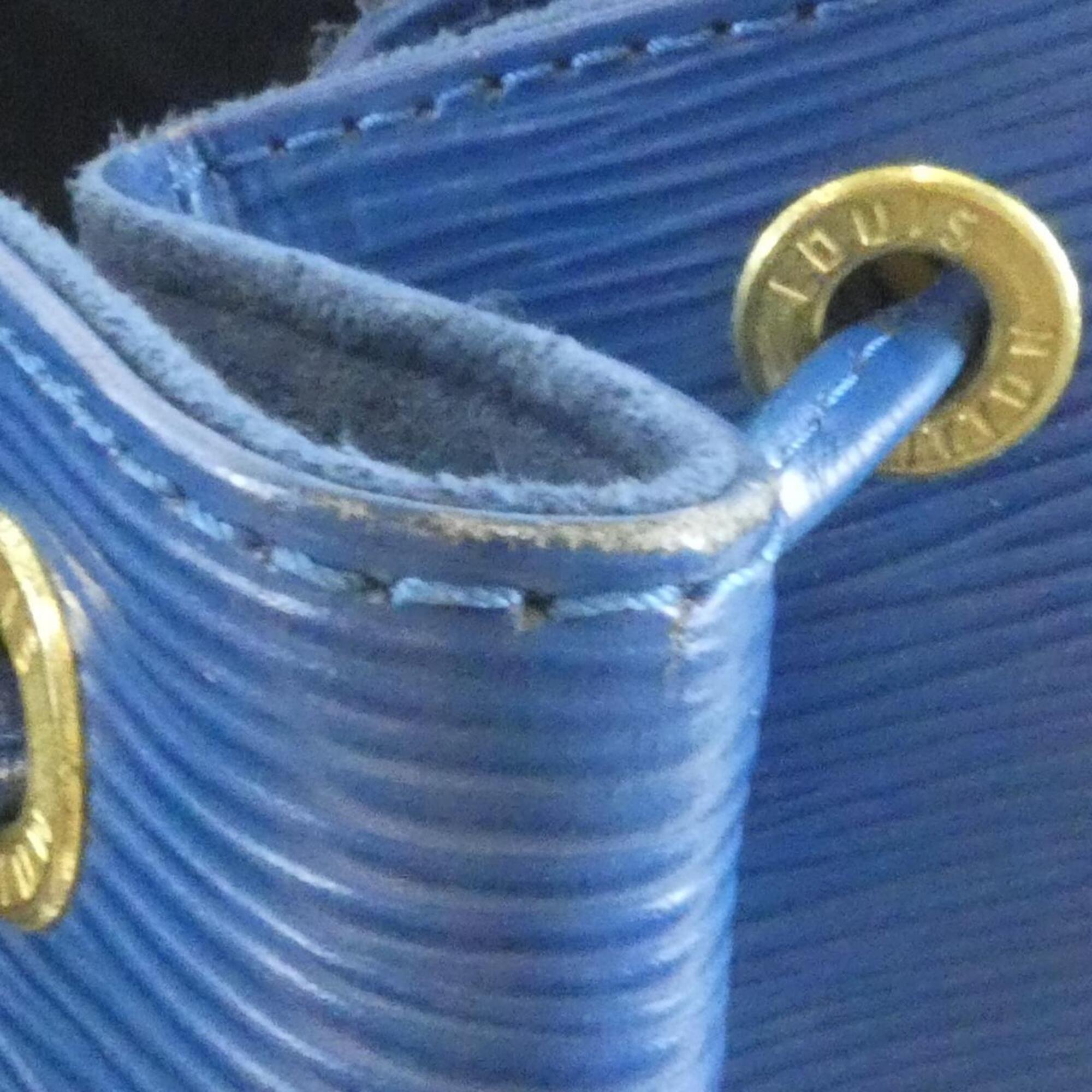 Louis Vuitton Blue Leather Shoulder Bag (Pre-Owned)