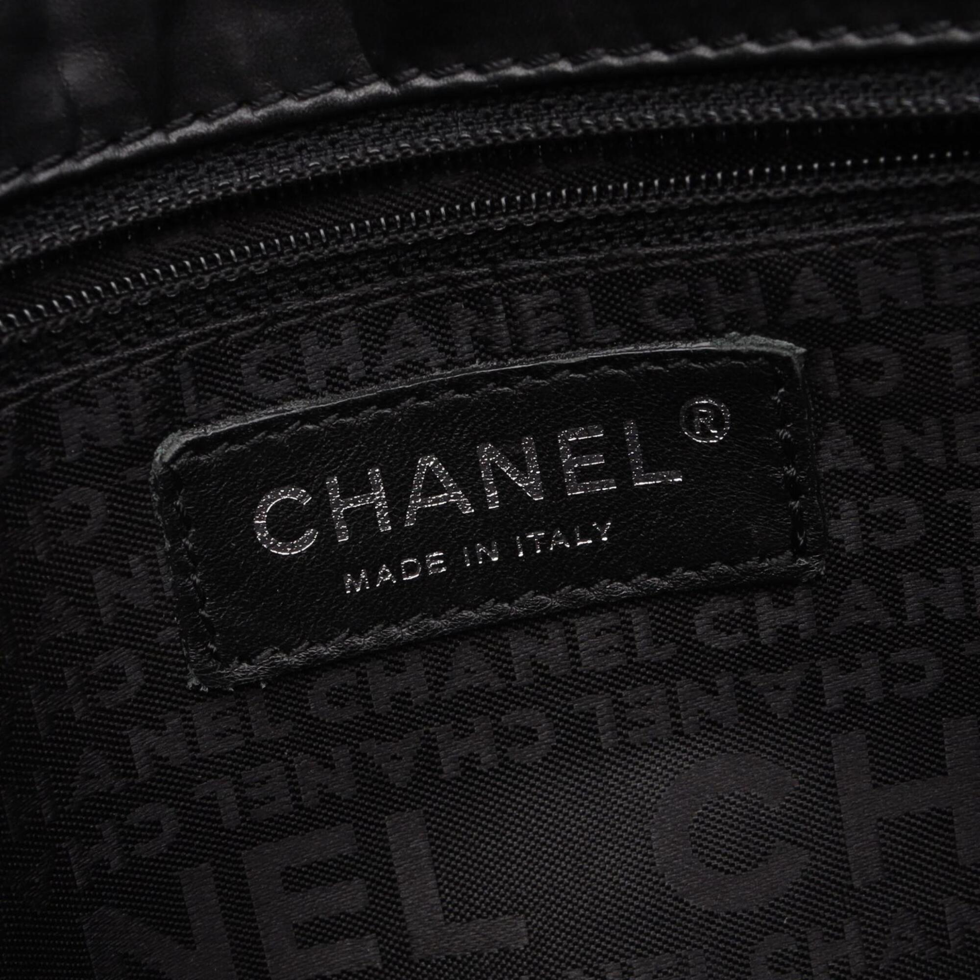 Chanel Black Leather Handbag Shoulder Bag (Pre-Owned)