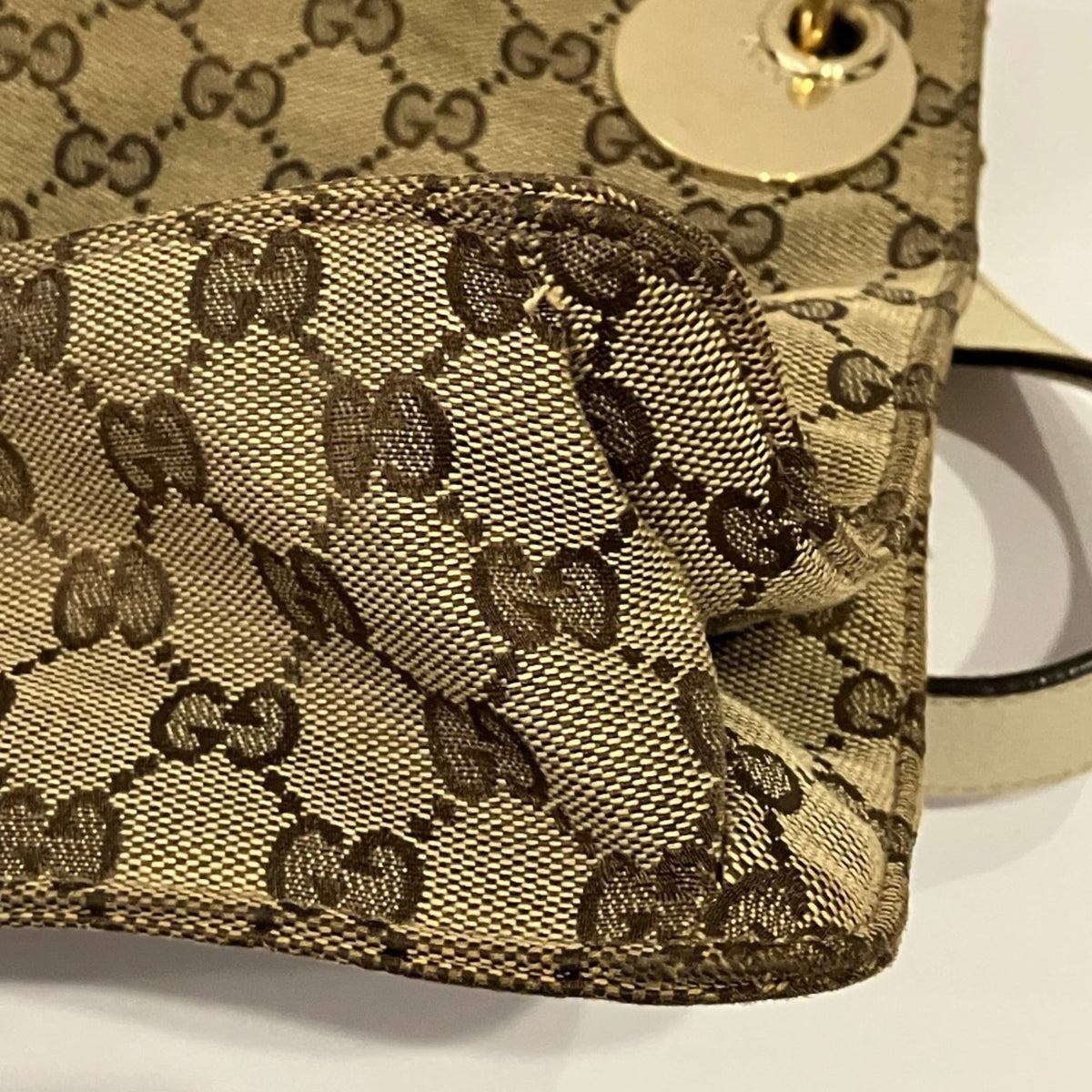 Gucci Gg Canvas Beige Gg Canvas Shoulder Bag (Pre-Owned)