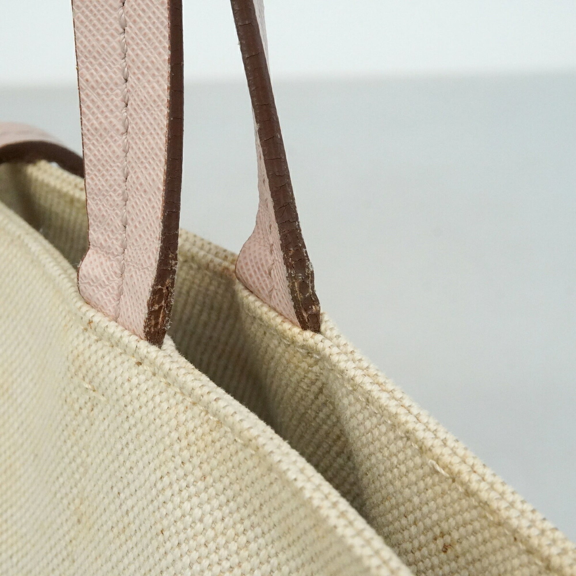Salvatore Ferragamo Ivory Canvas Handbag (Pre-Owned)
