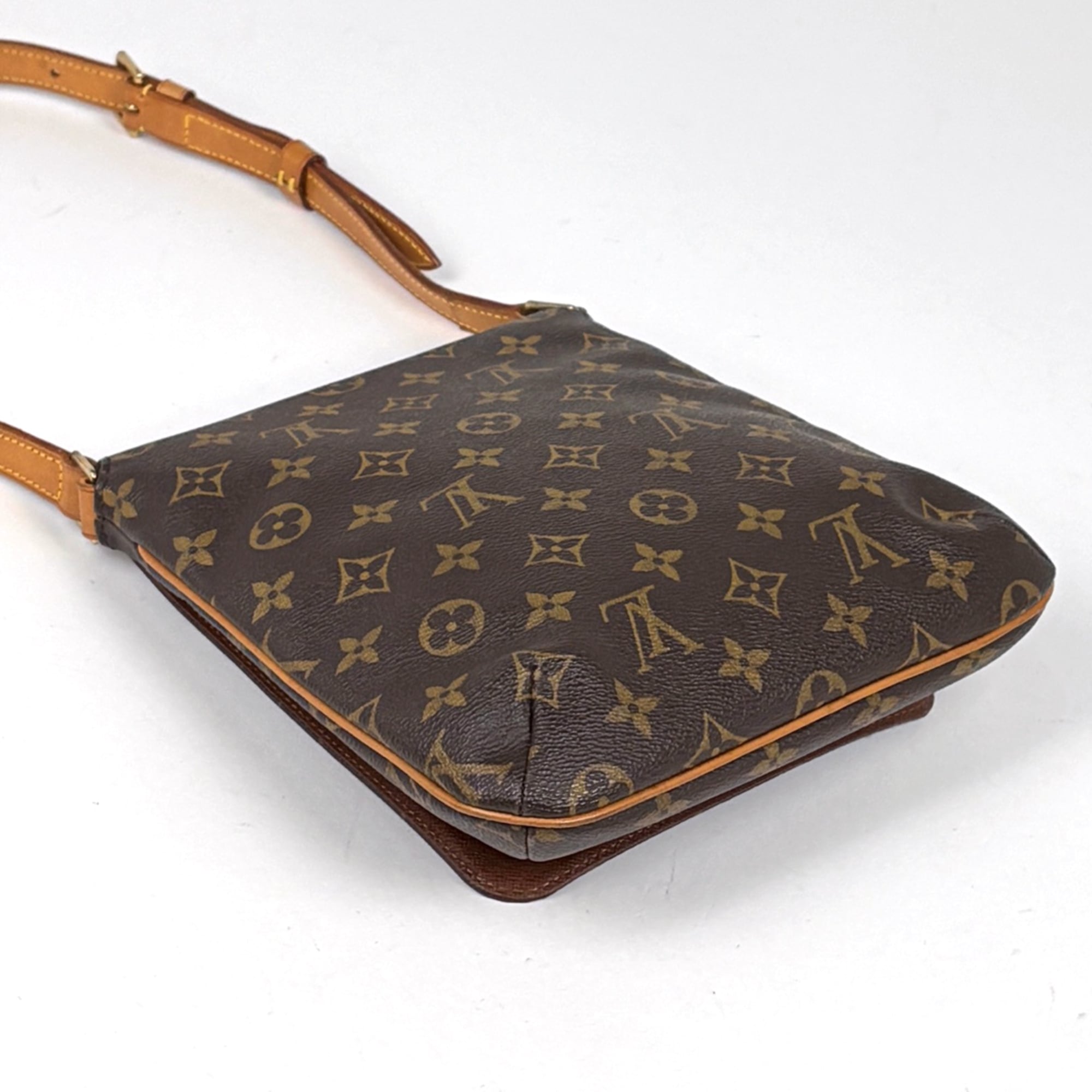 Louis Vuitton Brown Monogram Shoulder Bag (Pre-Owned)