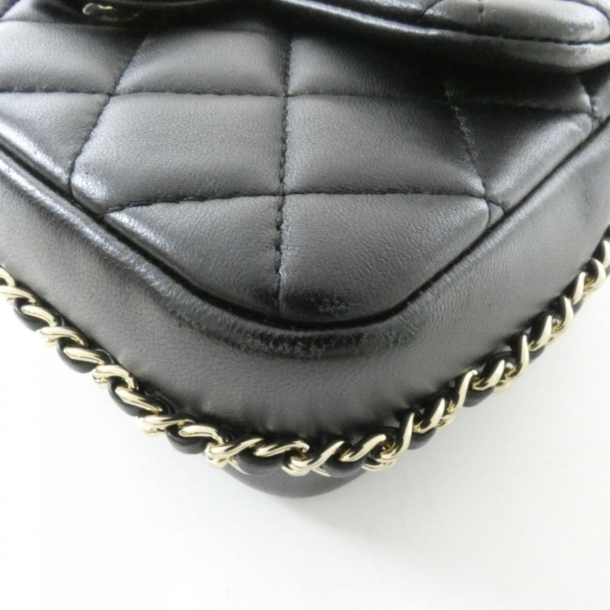 Chanel Black Leather Shoulder Bag (Pre-Owned)