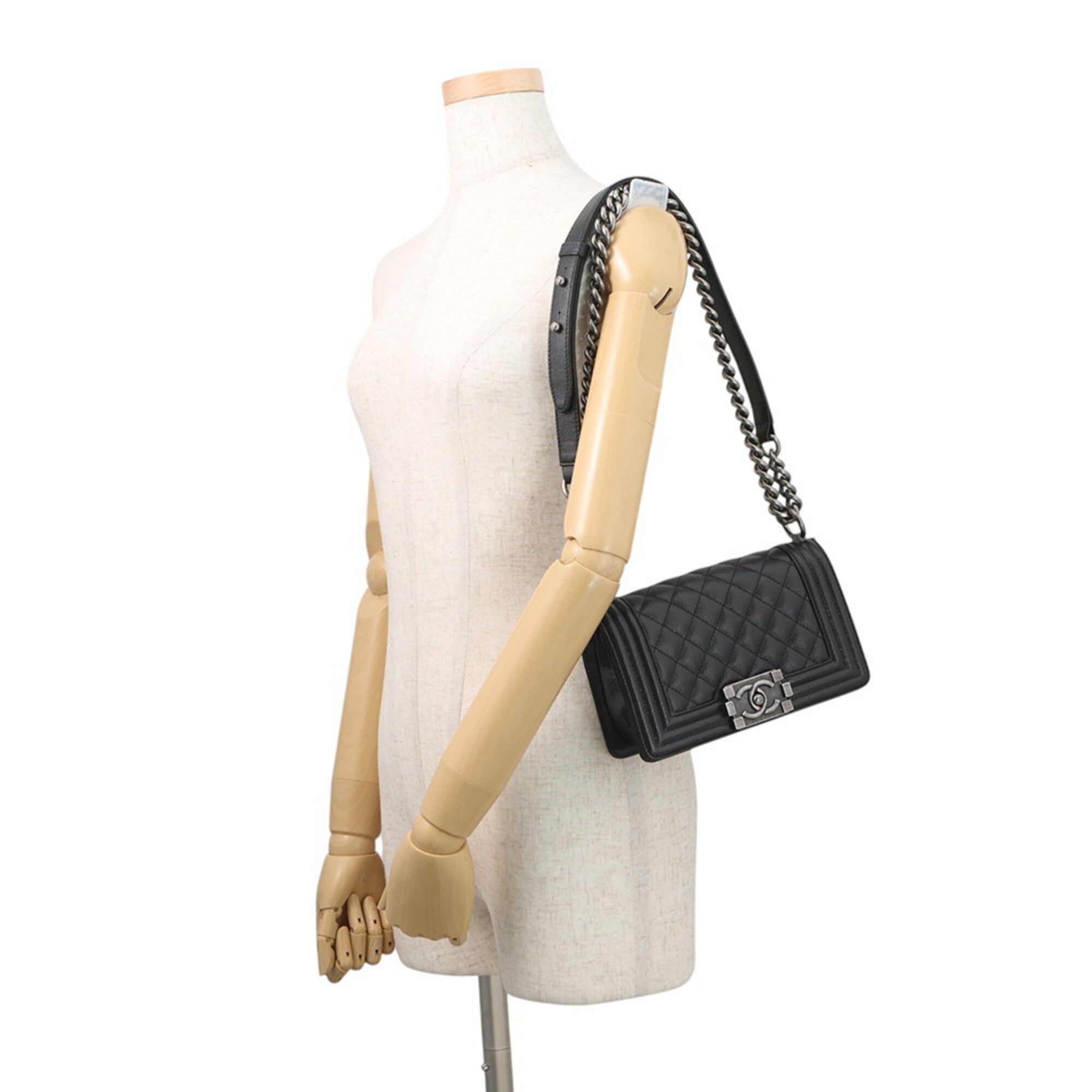 Chanel Black Grained Calfskin Shoulder Bag (Pre-Owned)
