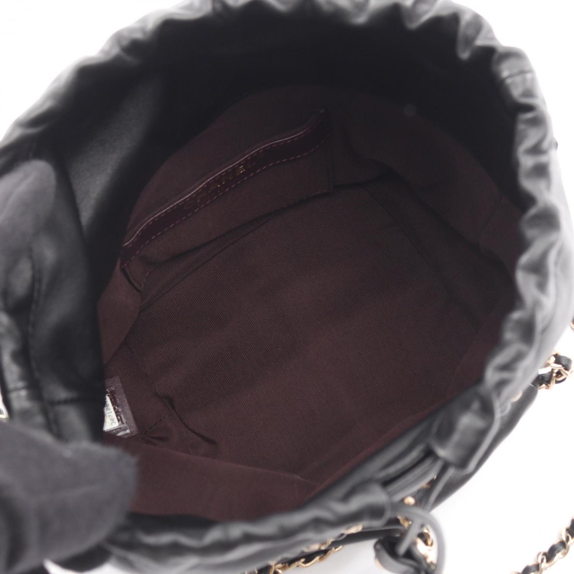 Chanel Black Leather Shoulder Bag (Pre-Owned)