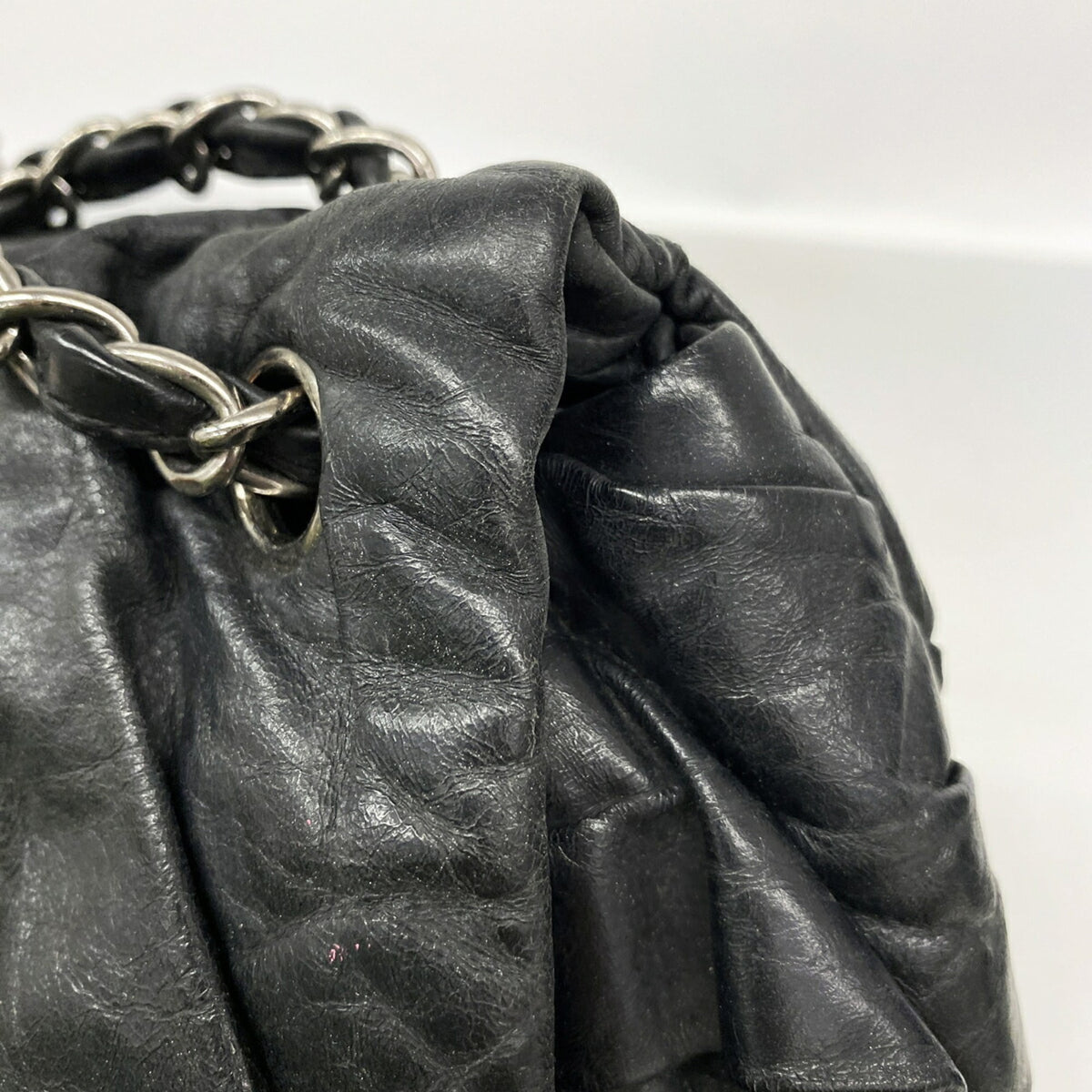 Chanel Black Leather Shoulder Bag (Pre-Owned)