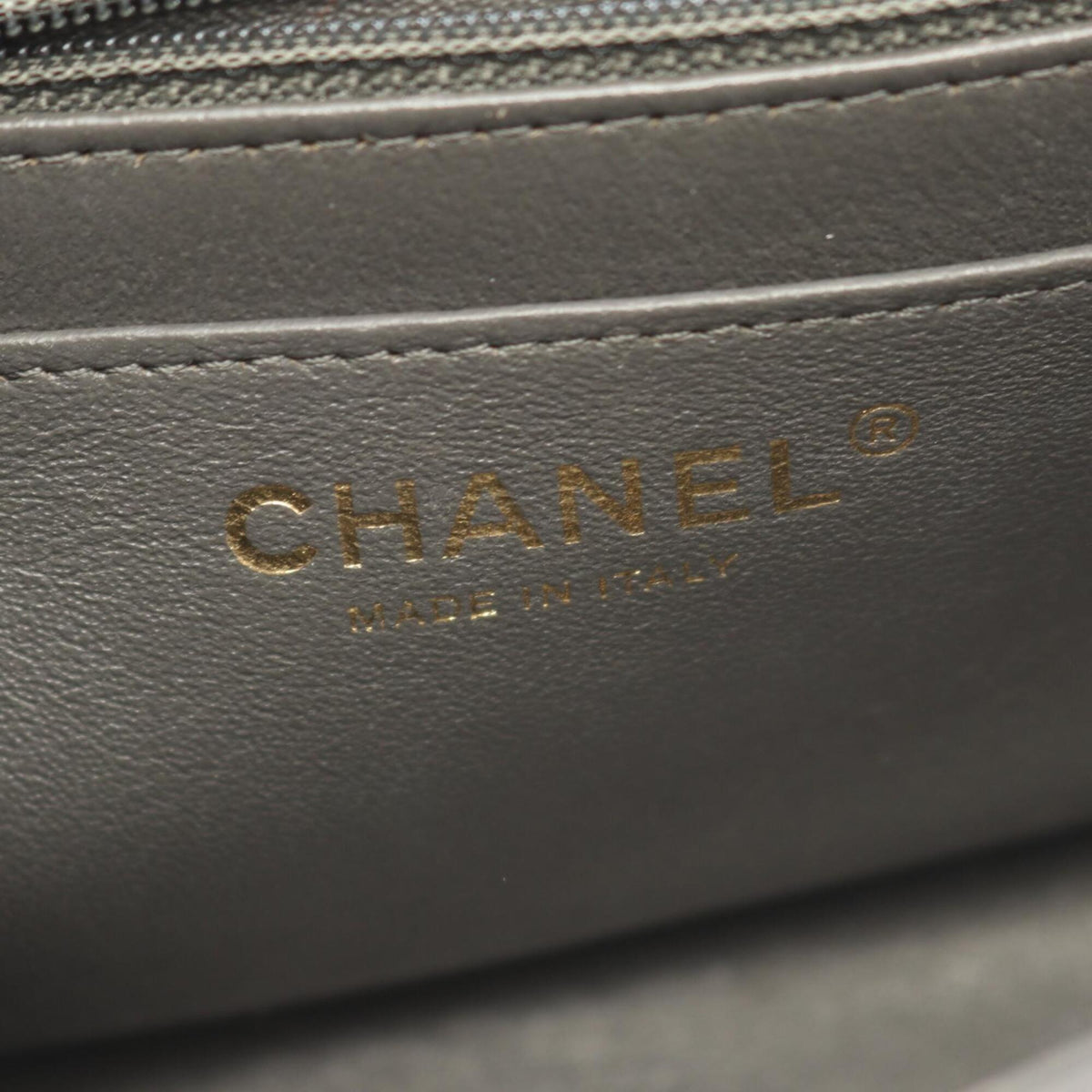 Chanel Gray Leather Handbag Shoulder Bag (Pre-Owned)