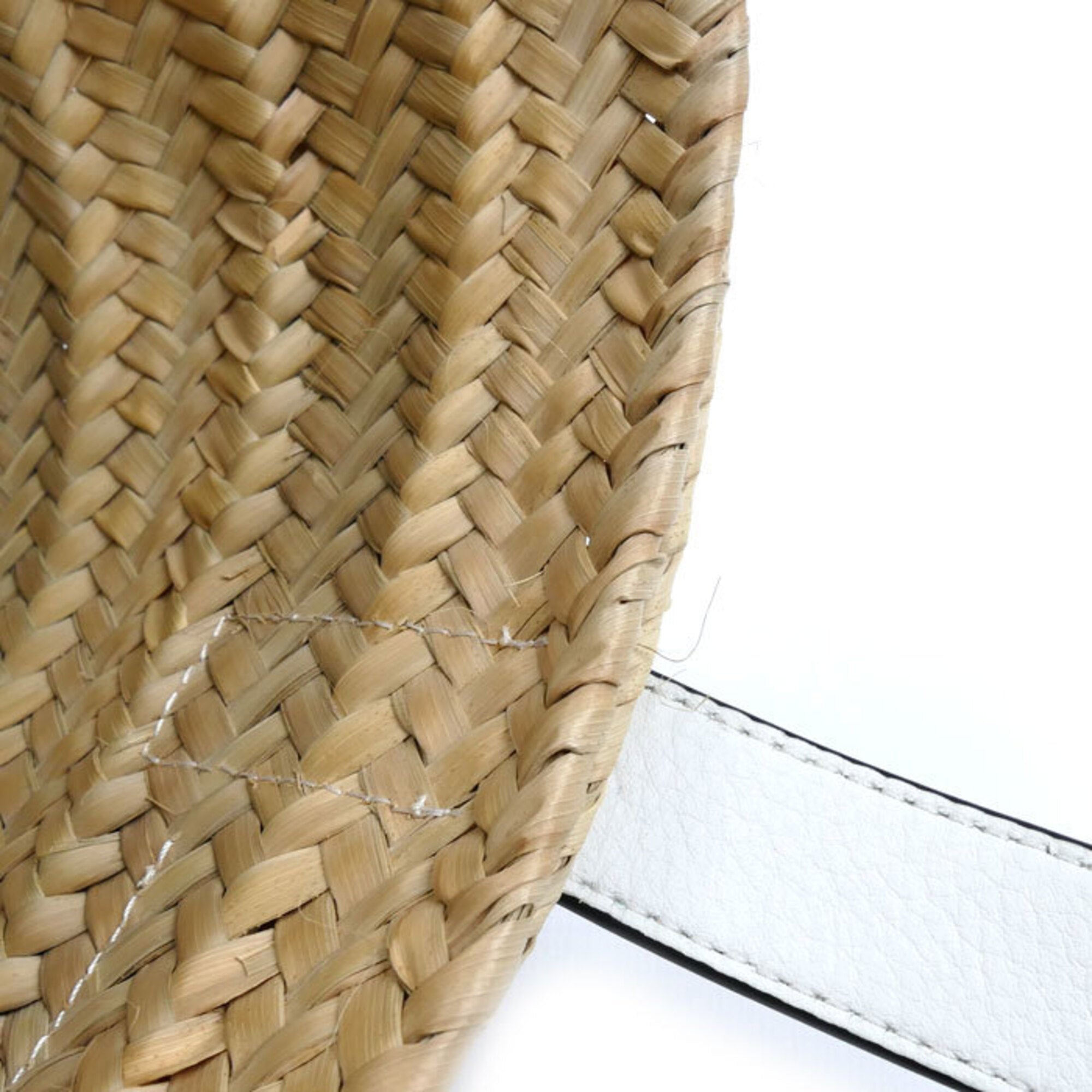 Loewe White Leather Basket Handbag (Pre-Owned)