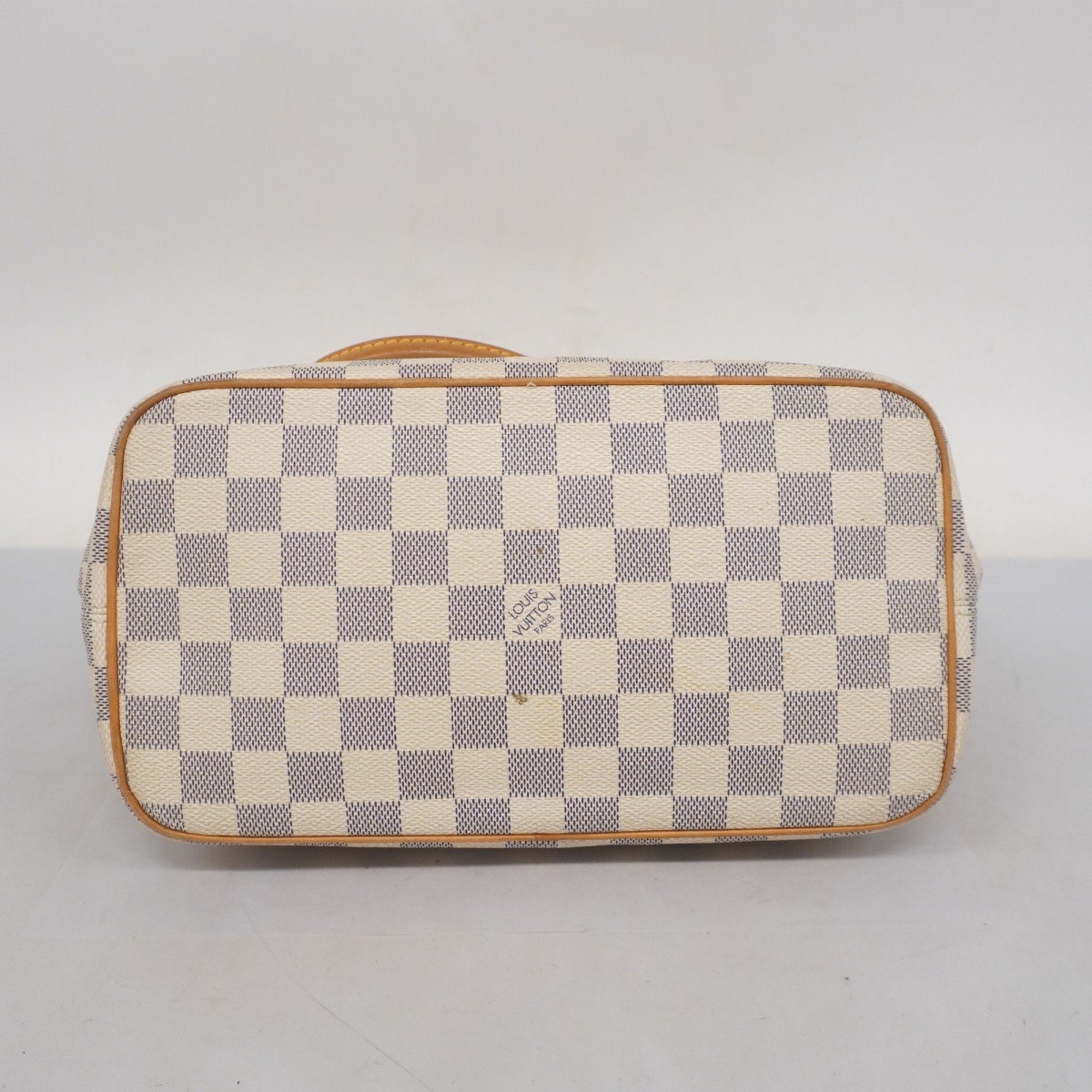 Louis Vuitton White Handbag (Pre-Owned)