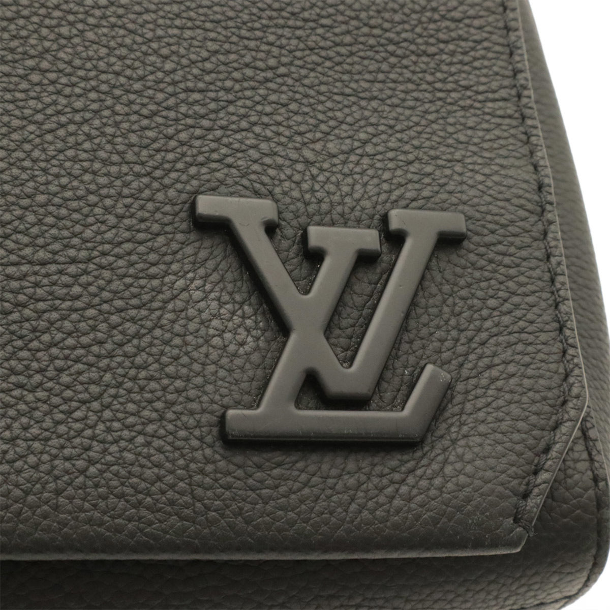 Louis Vuitton Black Noir Leather Shoulder Bag (Pre-Owned)