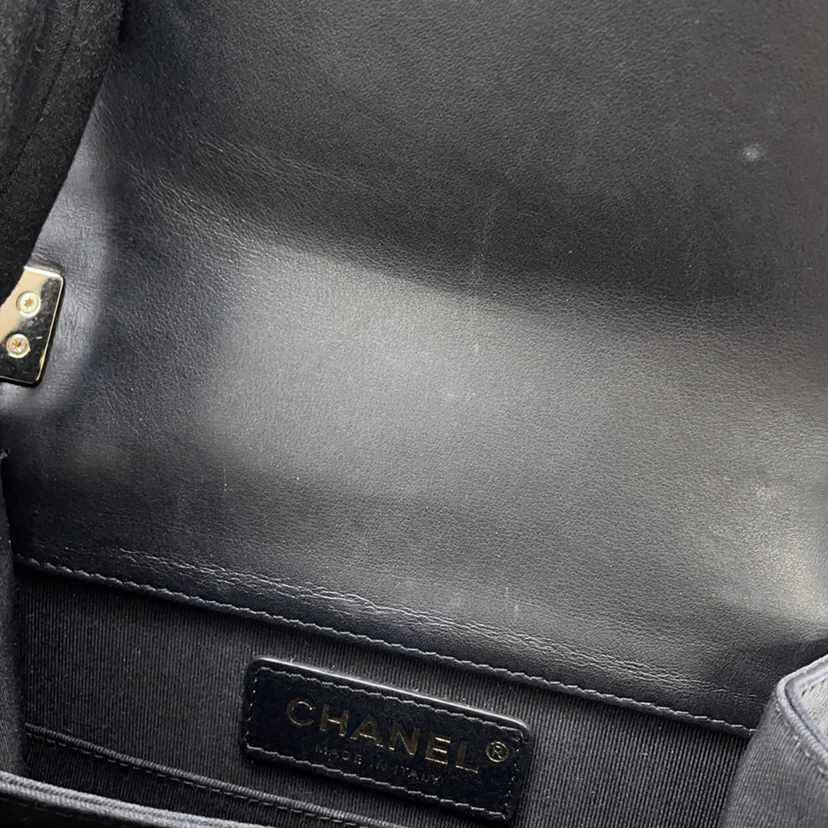 Chanel Boy Chanel Black Leather Handbag Shoulder Bag (Pre-Owned)