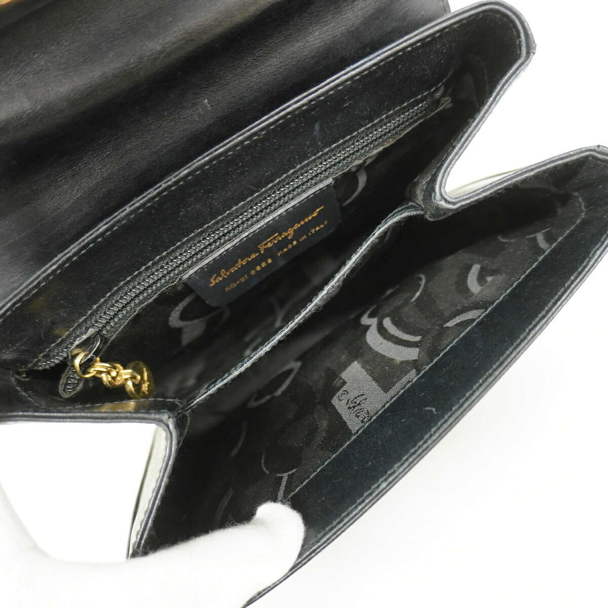 Salvatore Ferragamo Black Leather Handbag (Pre-Owned)