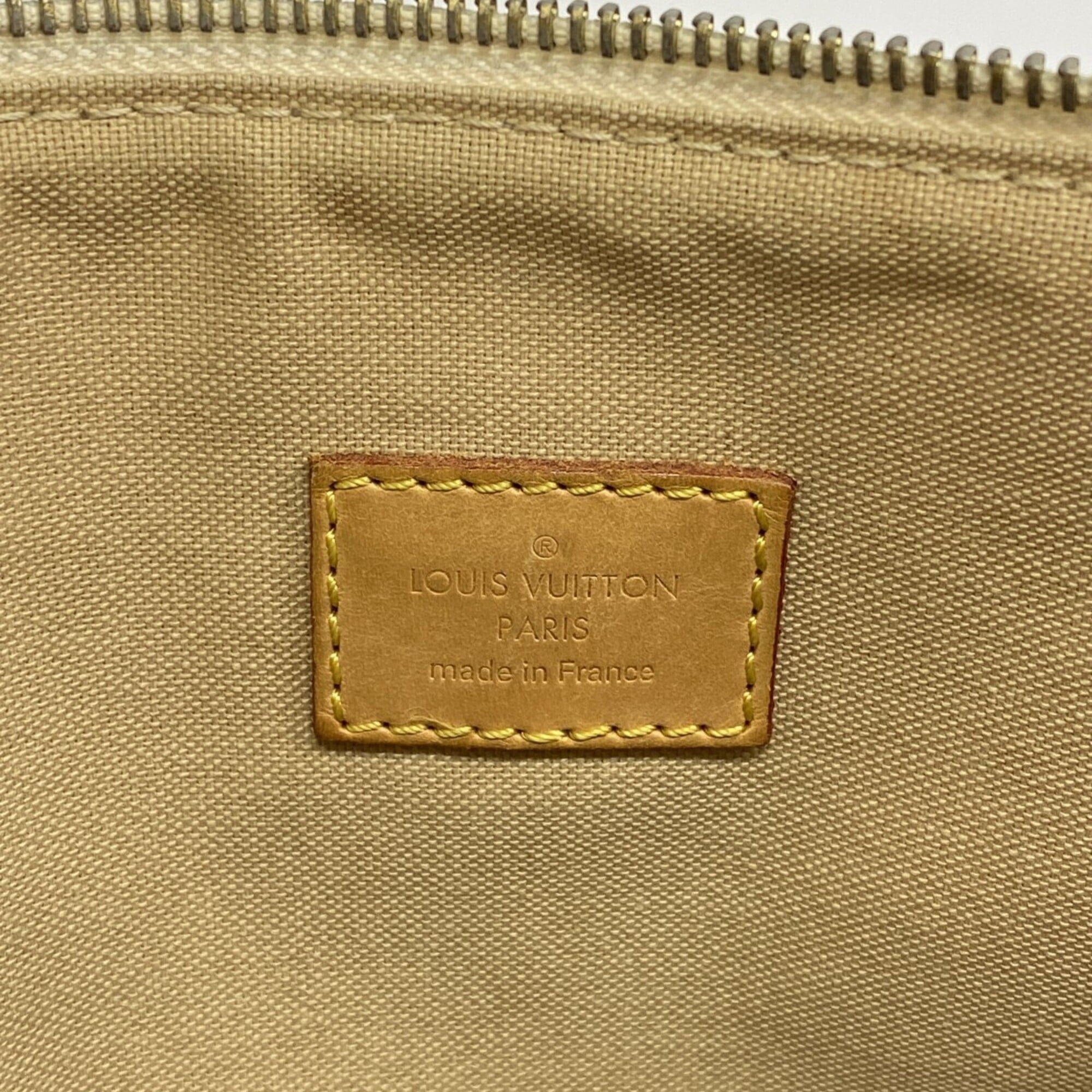 Louis Vuitton White Shoulder Bag (Pre-Owned)