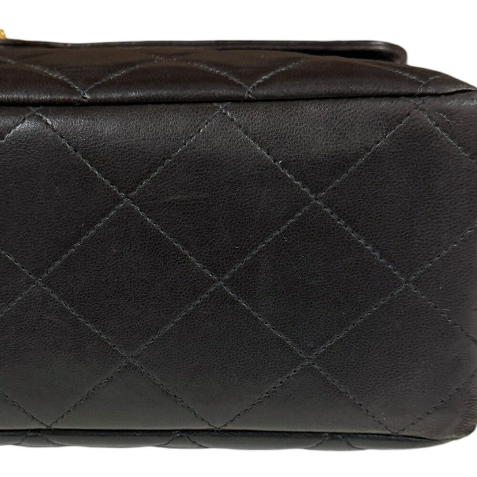 Chanel Black Leather Shoulder Bag (Pre-Owned)