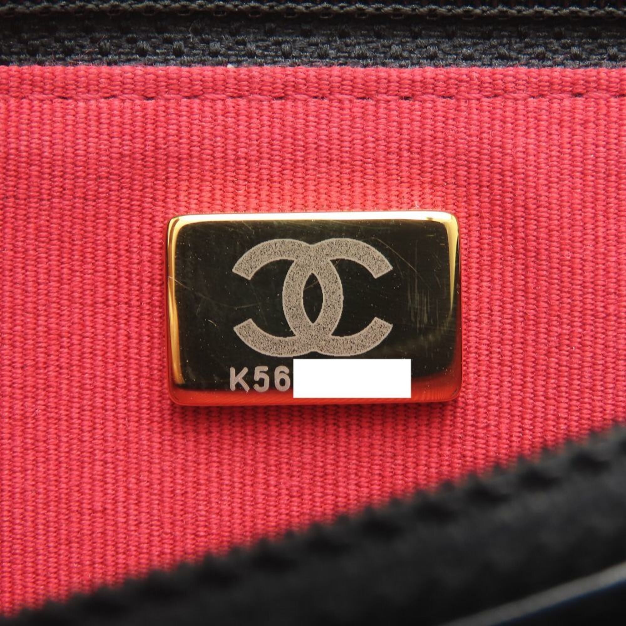 Chanel Black Leather Shoulder Bag (Pre-Owned)